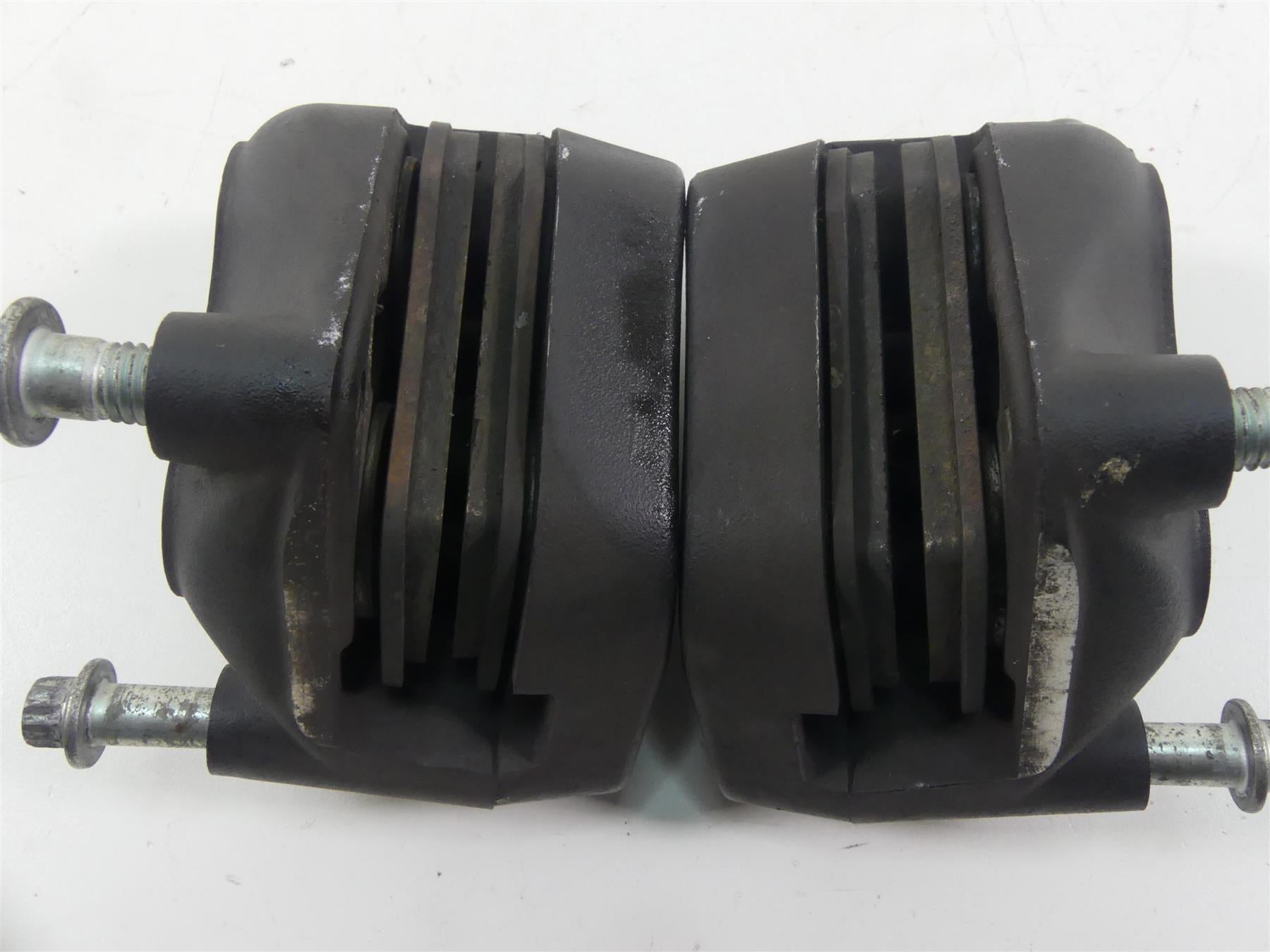 2005 Harley Touring FLHRSI Road King Front Brake Caliper Set 44023-00C 44046-00D {{ shop.shopifyCountryName }} - Mototech271