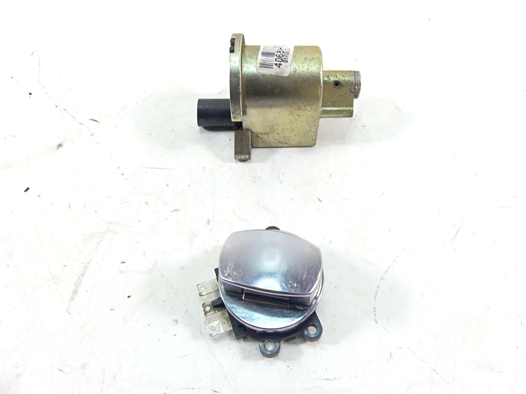 2007 Harley Touring FLHRC Road King Ignition Switch Fork Lock Set -Vin 71313-96A {{ shop.shopifyCountryName }} - Mototech271