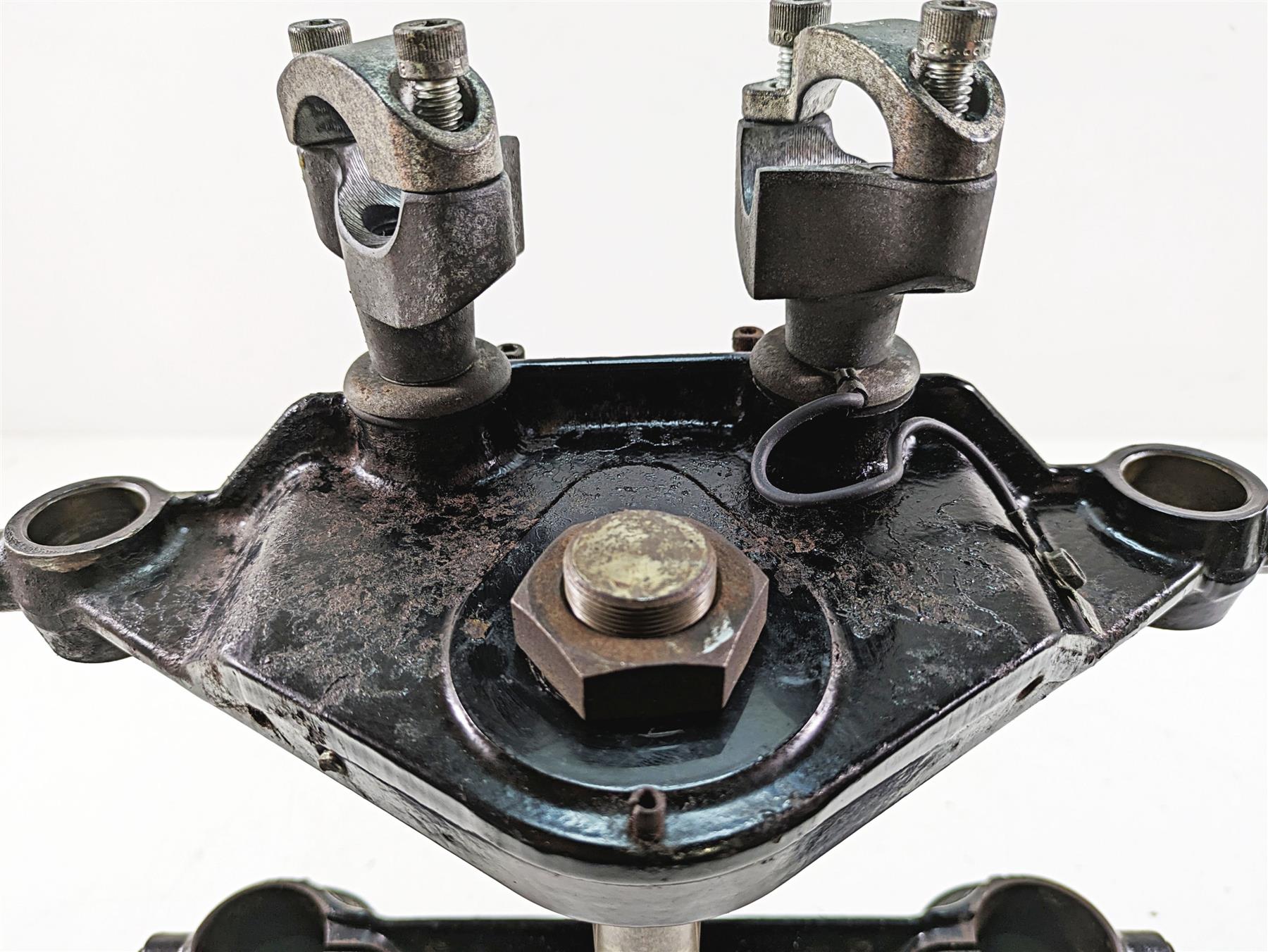 2005 Harley Touring FLHTCUI Electra Glide Upper Lower Triple Tree Set 45446-87A {{ shop.shopifyCountryName }} - Mototech271