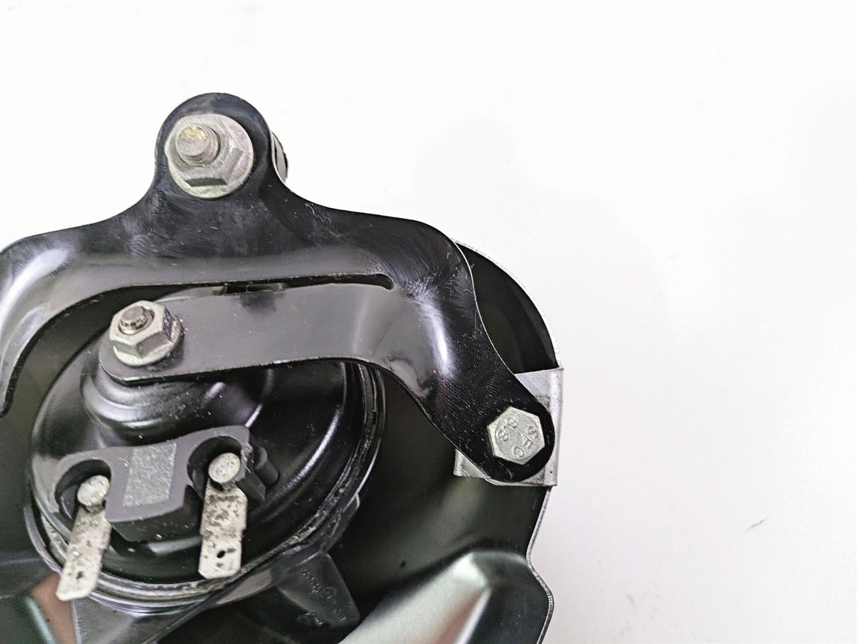 2013 Harley VRSCF Muscle Rod Horn & Silver Cover 69053-09 {{ shop.shopifyCountryName }} - Mototech271
