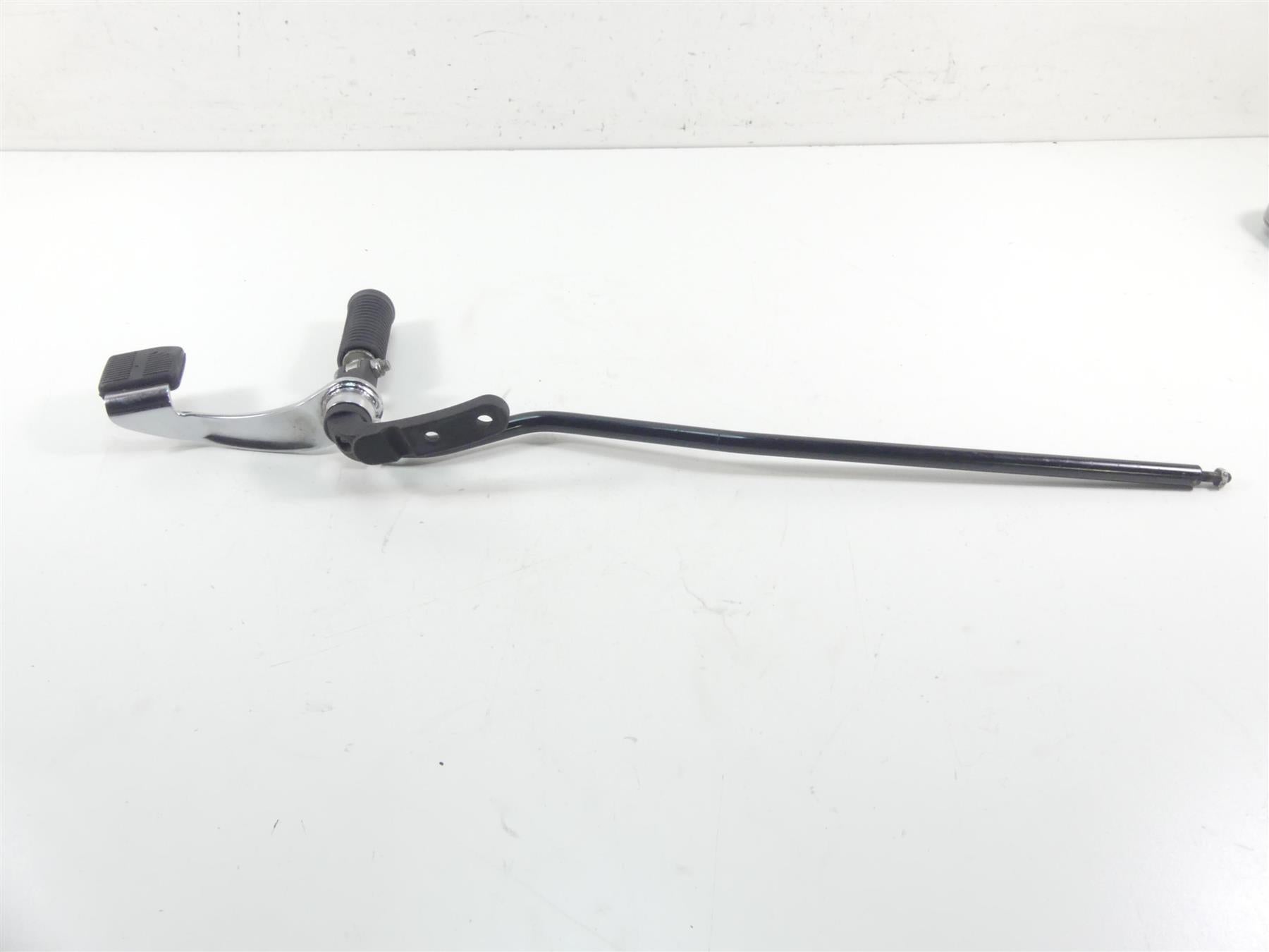2014 Harley FXDF Dyna Fat Bob Front Right Fw Foot Peg & Brake Pedal 42481-03A {{ shop.shopifyCountryName }} - Mototech271