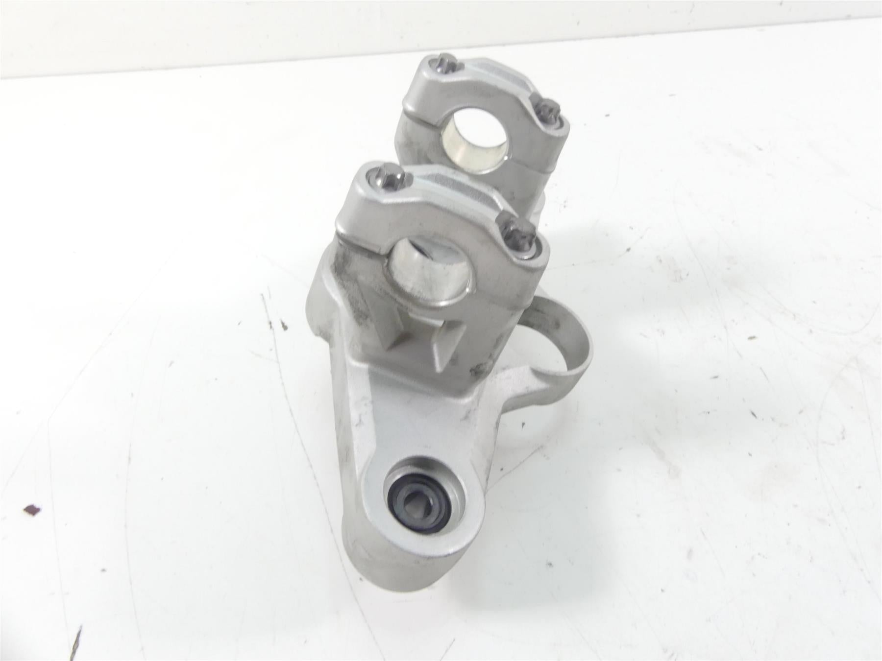2008 BMW R1200GS K25 Upper Triple Tree Steering Clamp 31427718170 {{ shop.shopifyCountryName }} - Mototech271