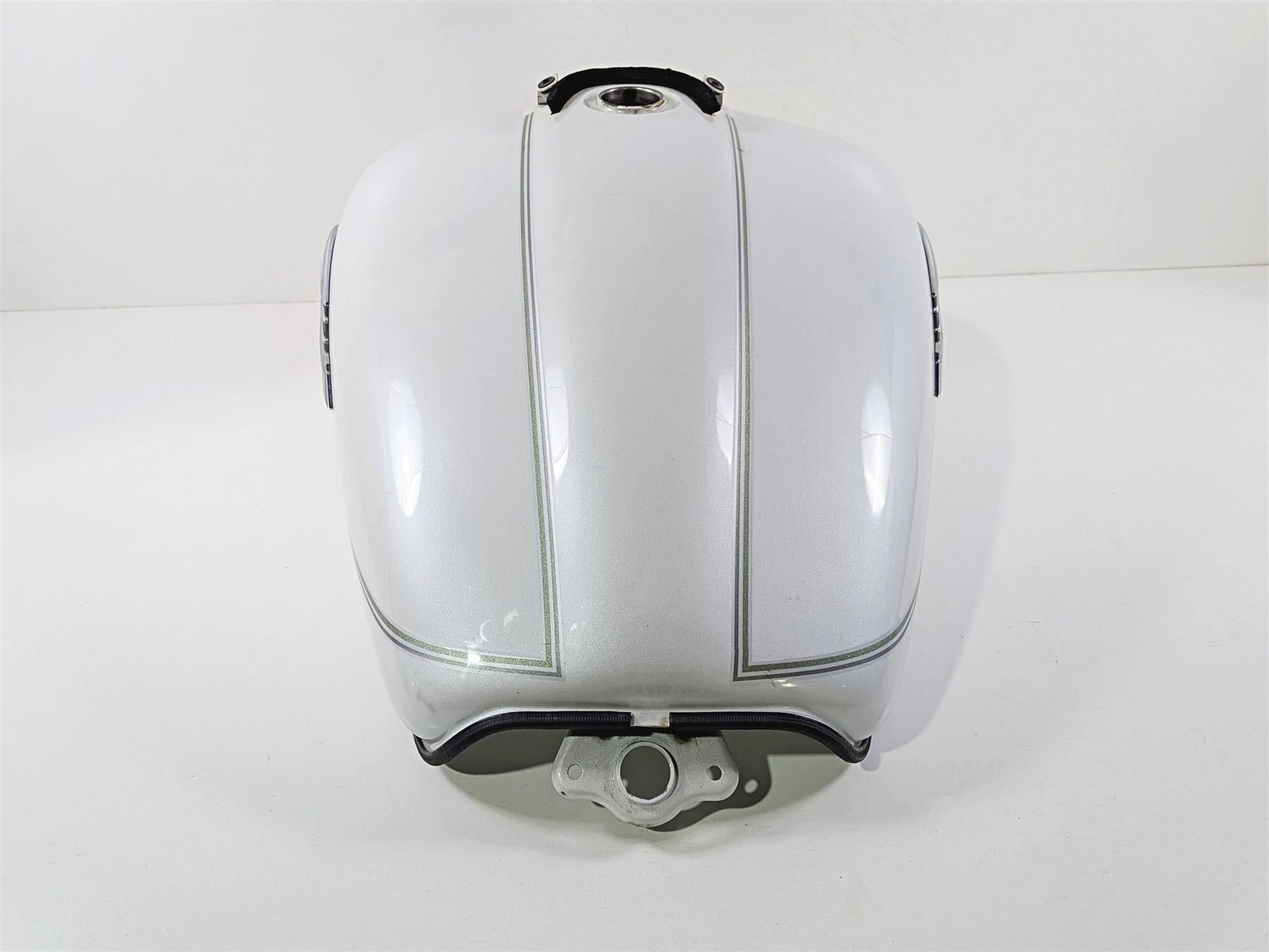 2006 Yamaha XVZ1300 Royal Star Fuel Gas Petrol Tank White 1D6-Y2410-10-05 {{ shop.shopifyCountryName }} - Mototech271