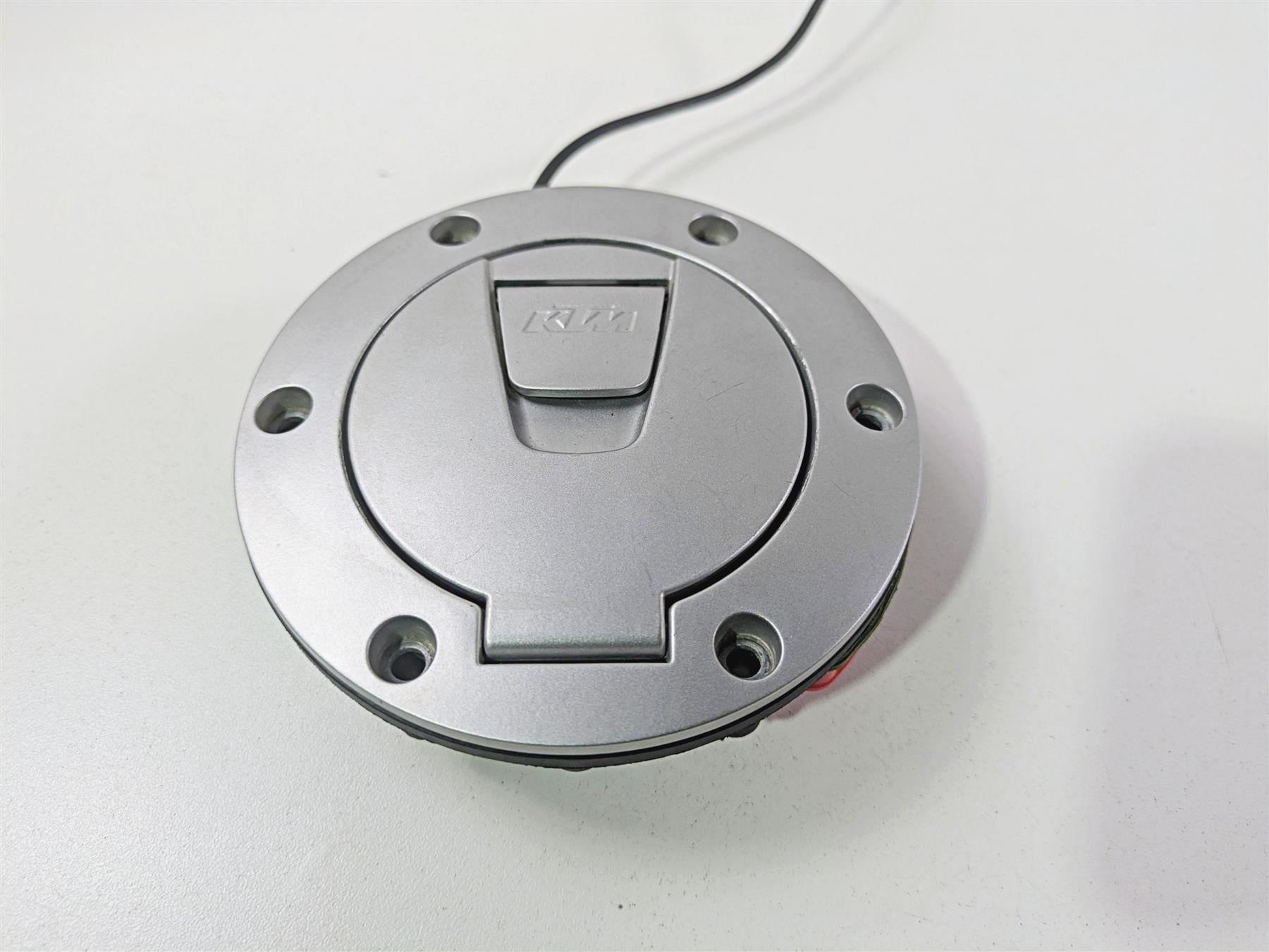 2018 KTM 1290 Super Duke R Keyless Fuel Gas Petrol Tank Cap 61607008000 {{ shop.shopifyCountryName }} - Mototech271