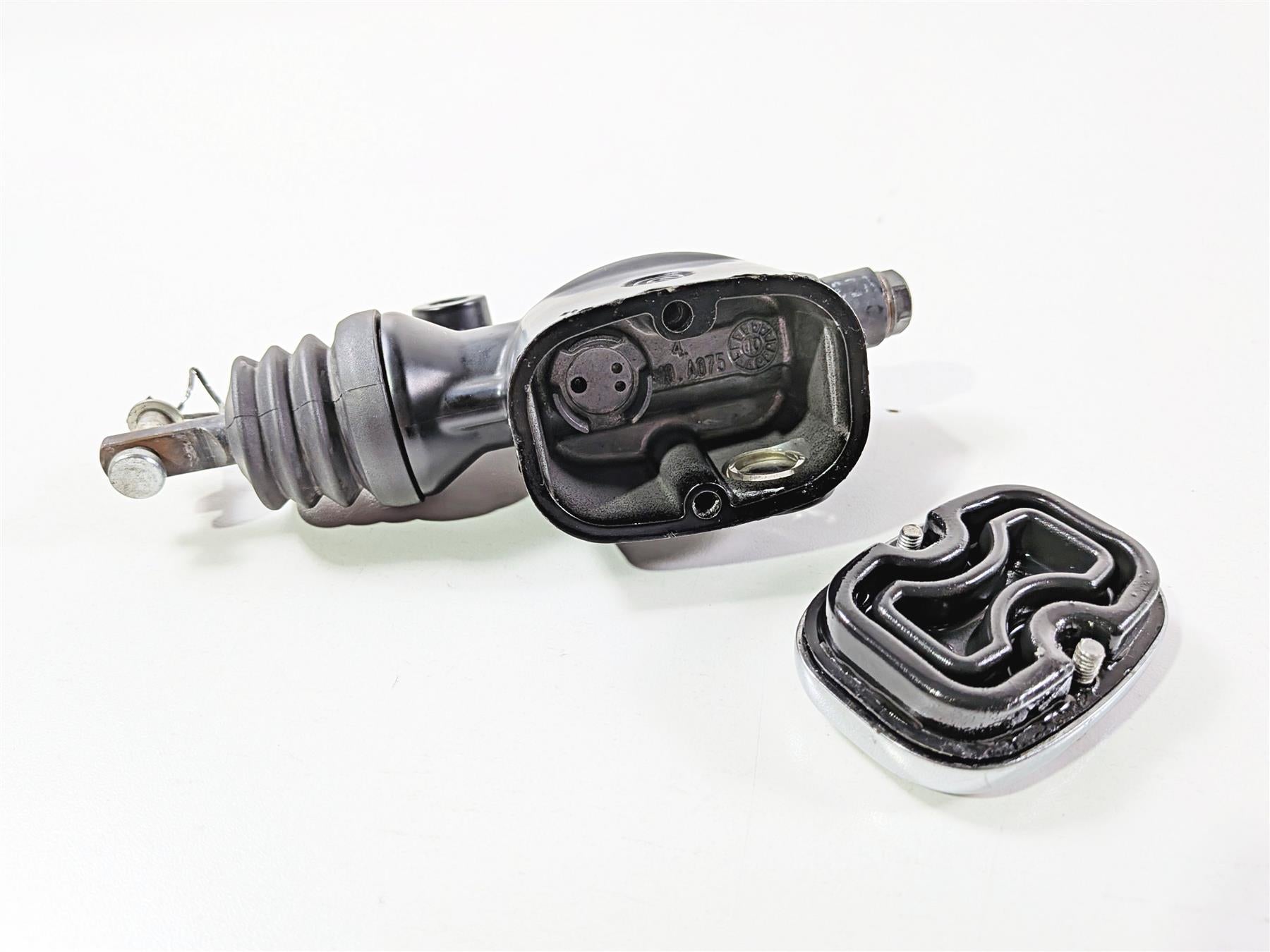 2011 Harley Touring FLHTCU CVO Electra Glide Rear Brake Master Cylinder 46459-08-Mototech271