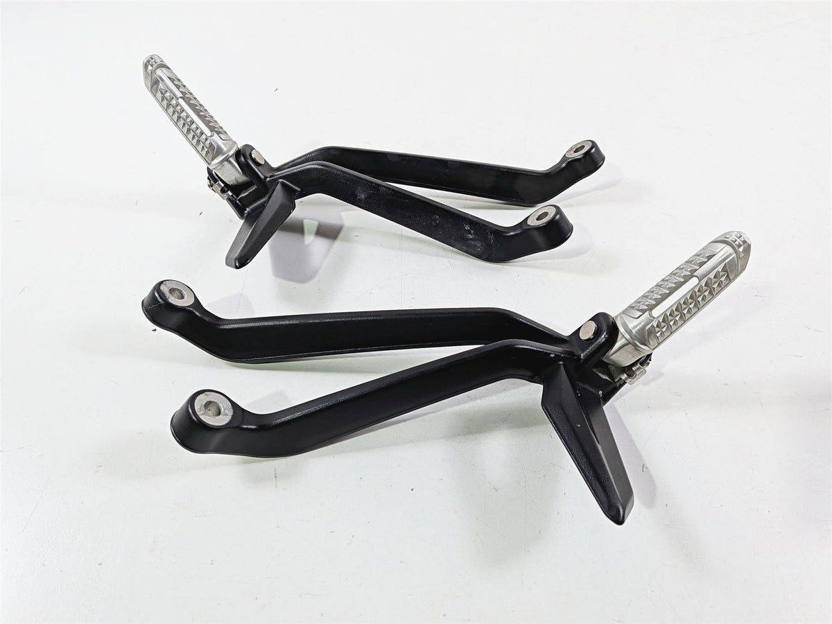 2020 Triumph Street Triple 765RS Rear Passenger Footpeg Set T2088156 T2088157-Mototech271