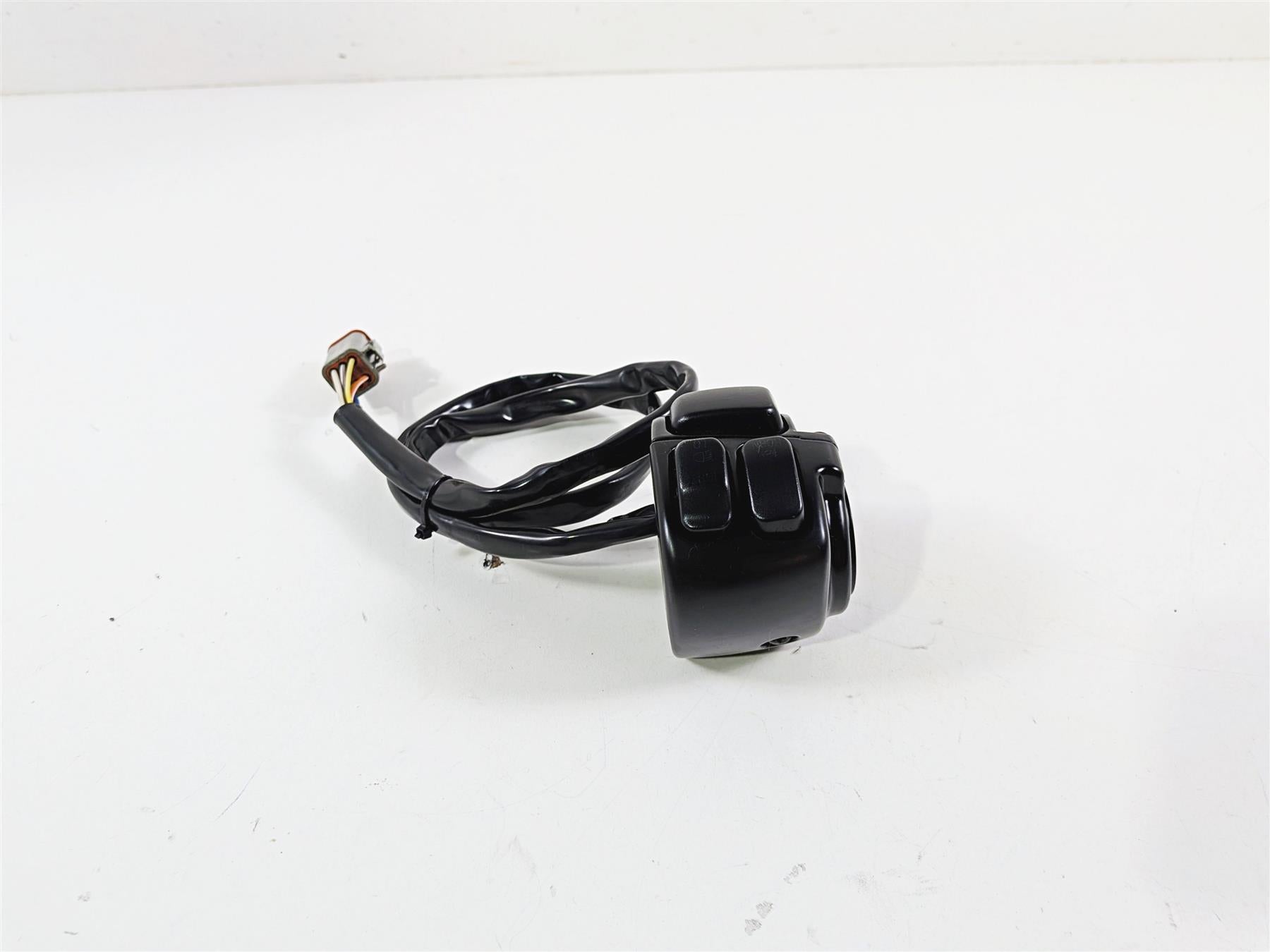2006 Harley Sportster XL883 Low Left Hand Control Switch 71682-06A 71685-06A {{ shop.shopifyCountryName }} - Mototech271