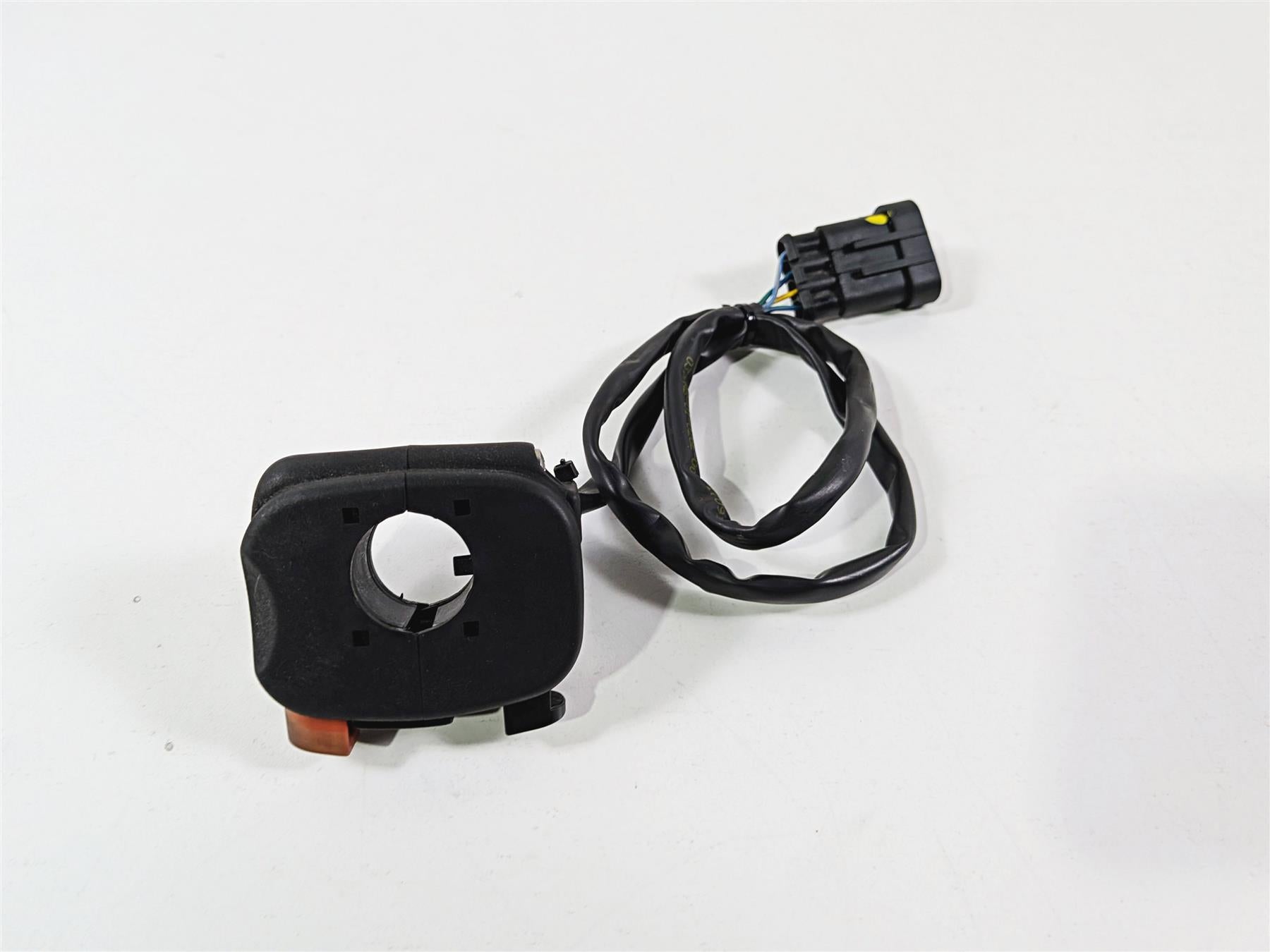 2014 Aprilia RSV4 RR Factory domino Right Hand Start Control Switch B045021 {{ shop.shopifyCountryName }} - Mototech271