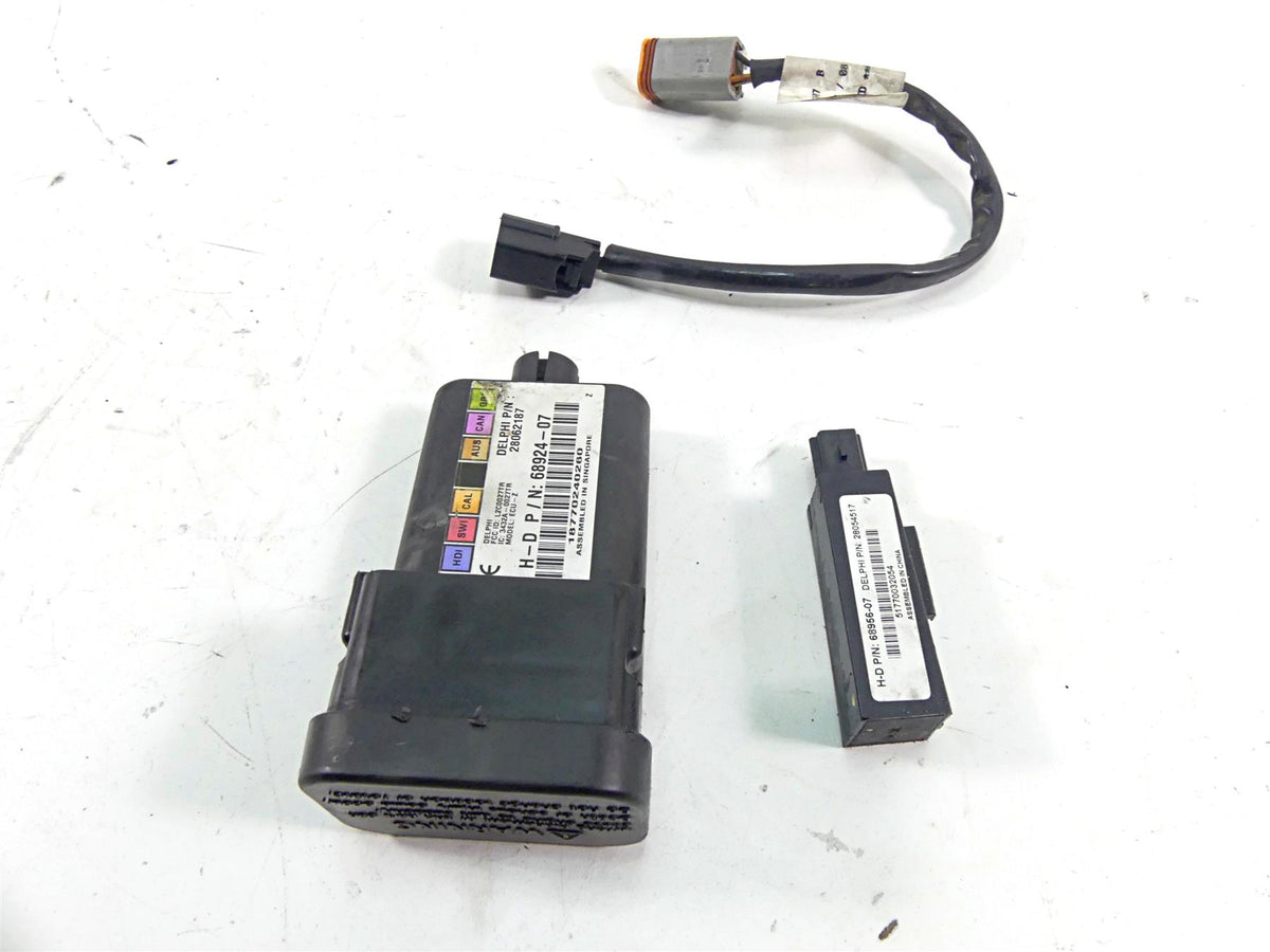 2007 Harley Touring FLHRC Road King Tssm Turn Signal Security Module 68924-07 {{ shop.shopifyCountryName }} - Mototech271