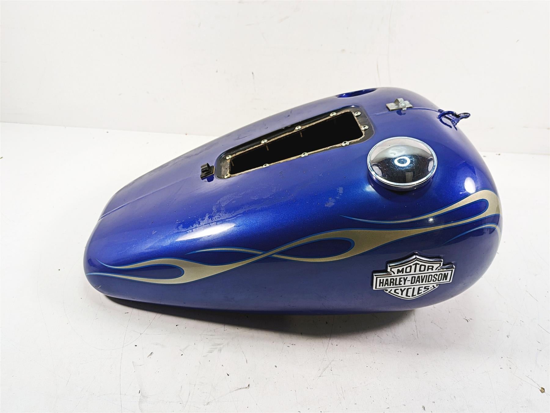 2009 Harley FXCWC Softail Rocker C Fuel Petrol Tank Flame Blue Pearl 62105-08 {{ shop.shopifyCountryName }} - Mototech271