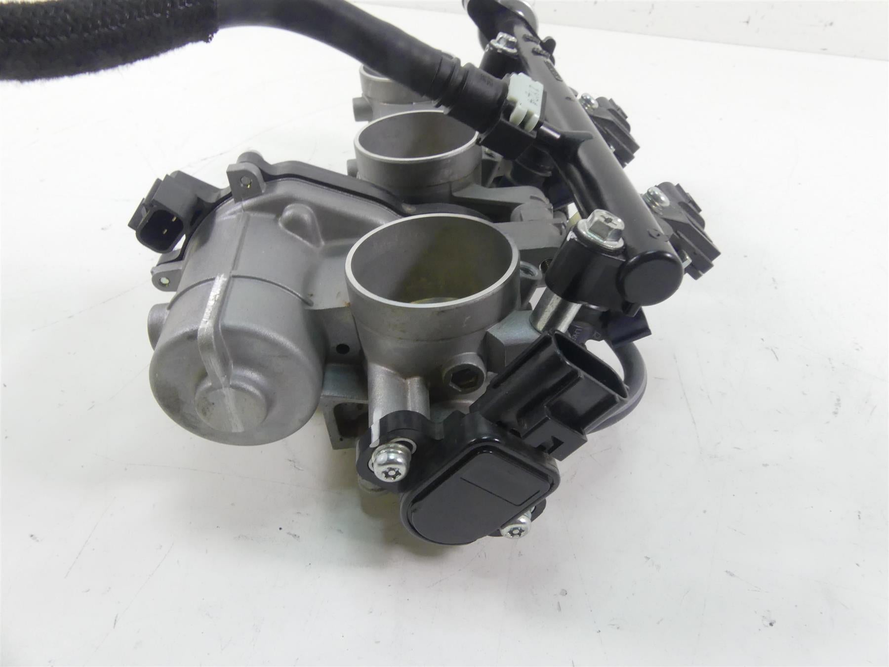 2022 Yamaha MT09 FZ09 Mikuni Throttle Body Fuel Injection Assy B7N-13750-11-00 {{ shop.shopifyCountryName }} - Mototech271
