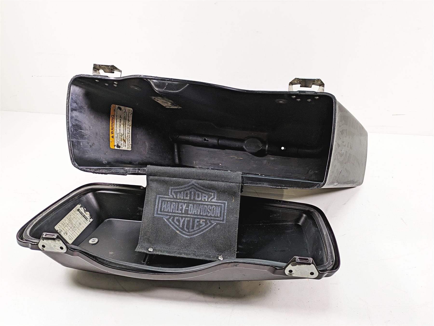 2006 Harley Touring FLHXI Street Glide Saddlebag Saddle Bag Set 90753-93 {{ shop.shopifyCountryName }} - Mototech271