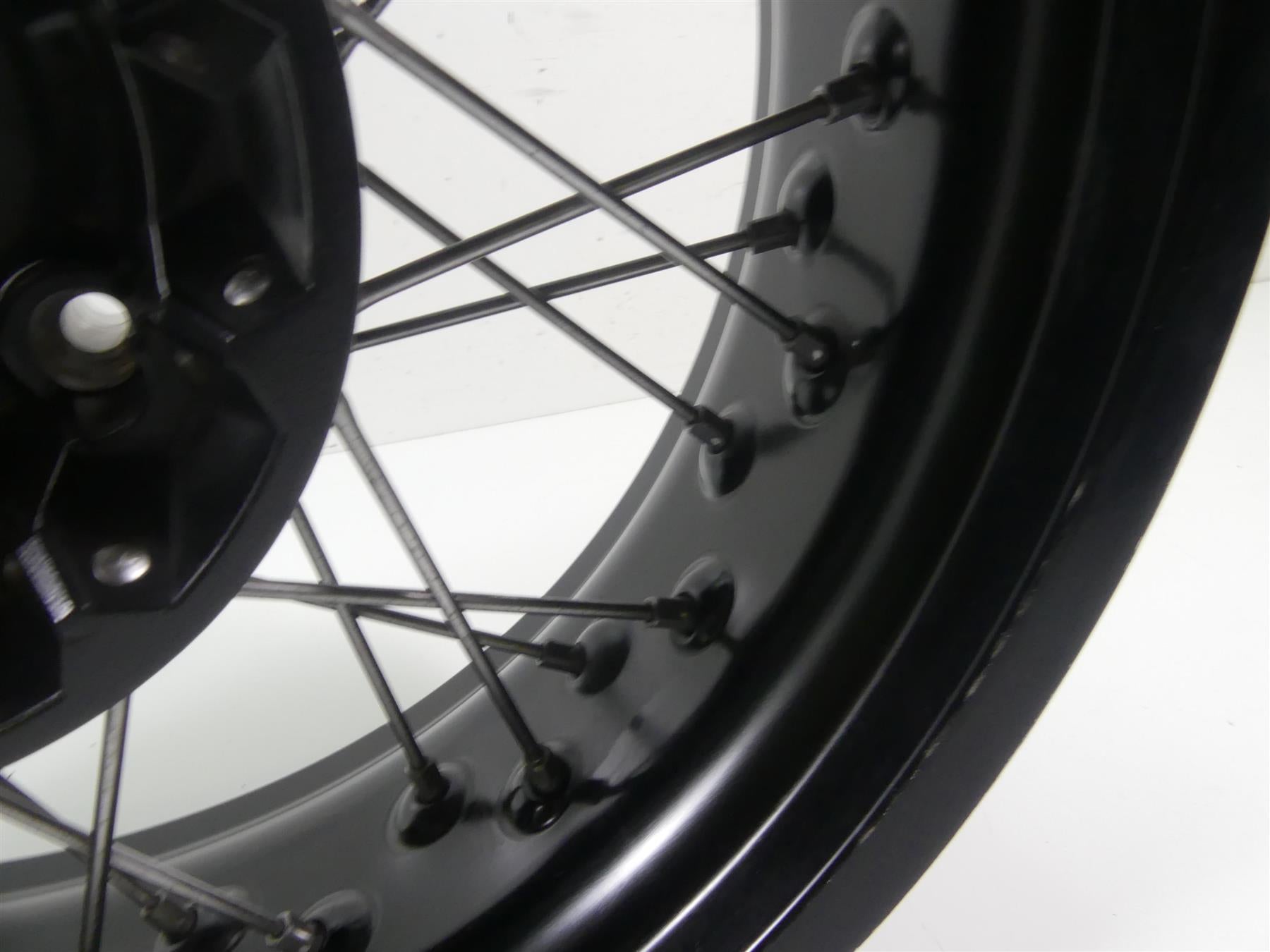 2016 BMW R nineT R9T K21 Straight Rear 17x5.5 Wheel Rim - Read 36318546290 {{ shop.shopifyCountryName }} - Mototech271