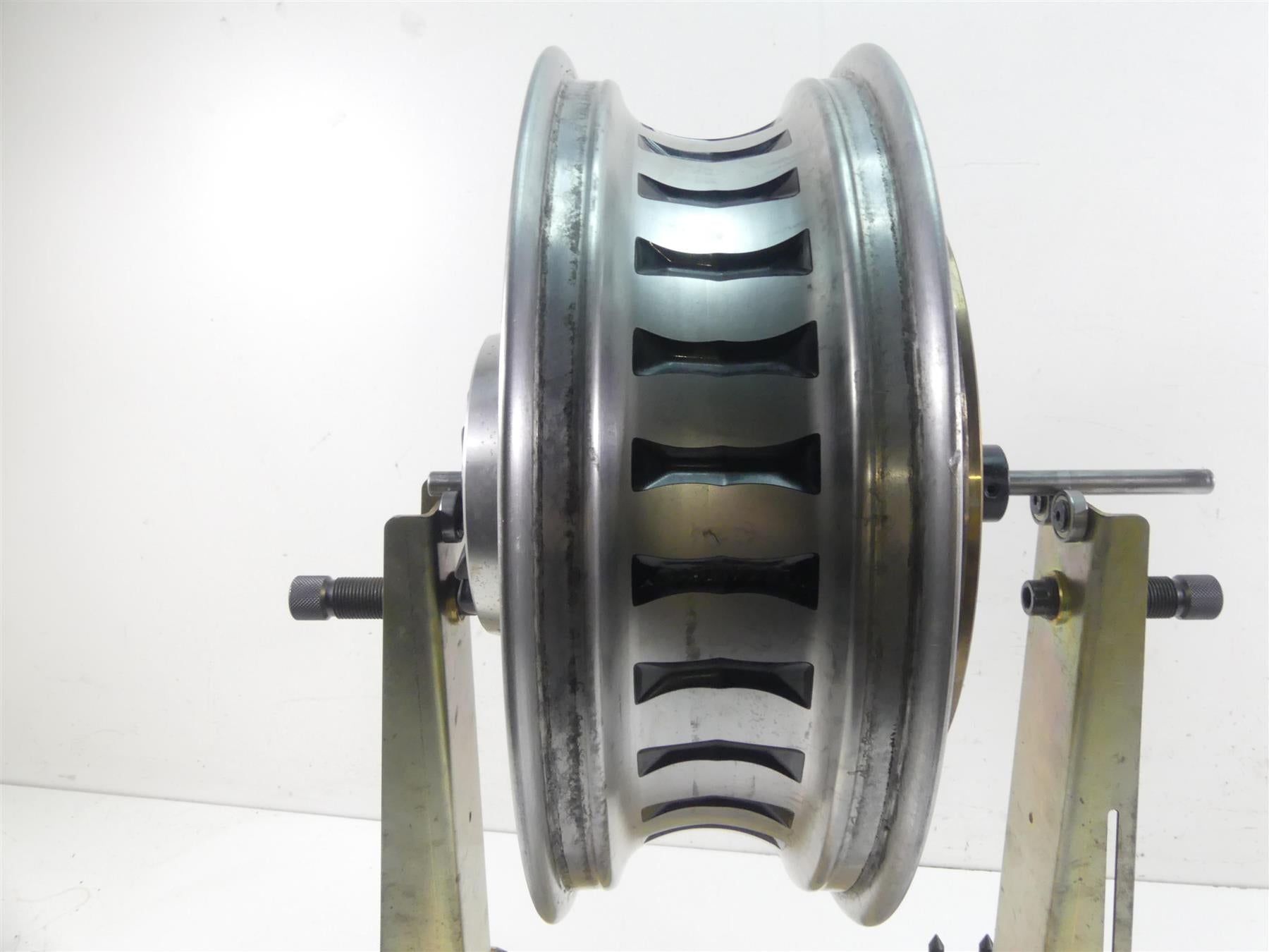 2011 Harley Touring FLTRU Road Glide 16x5 Straight Rear Wheel Rim 40900193 {{ shop.shopifyCountryName }} - Mototech271