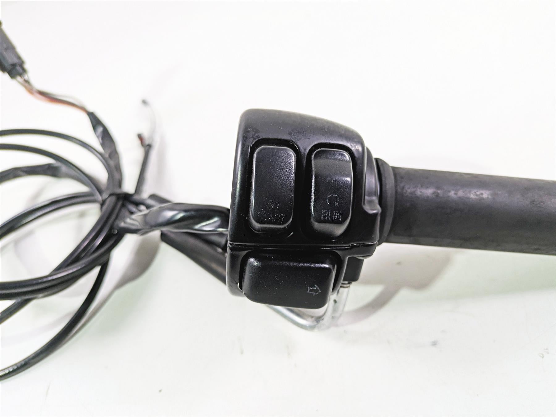 2008 Harley FXDL Dyna Low Rider 105TH Right Hand Control Switch 71591-00 {{ shop.shopifyCountryName }} - Mototech271