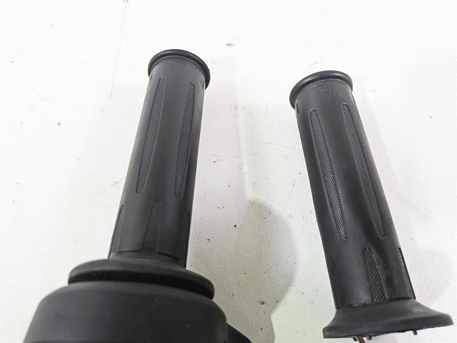 2015 BMW R1200GS Adv K51 Left Right Heated Hand Grip Set Cruise 61318552120 {{ shop.shopifyCountryName }} - Mototech271