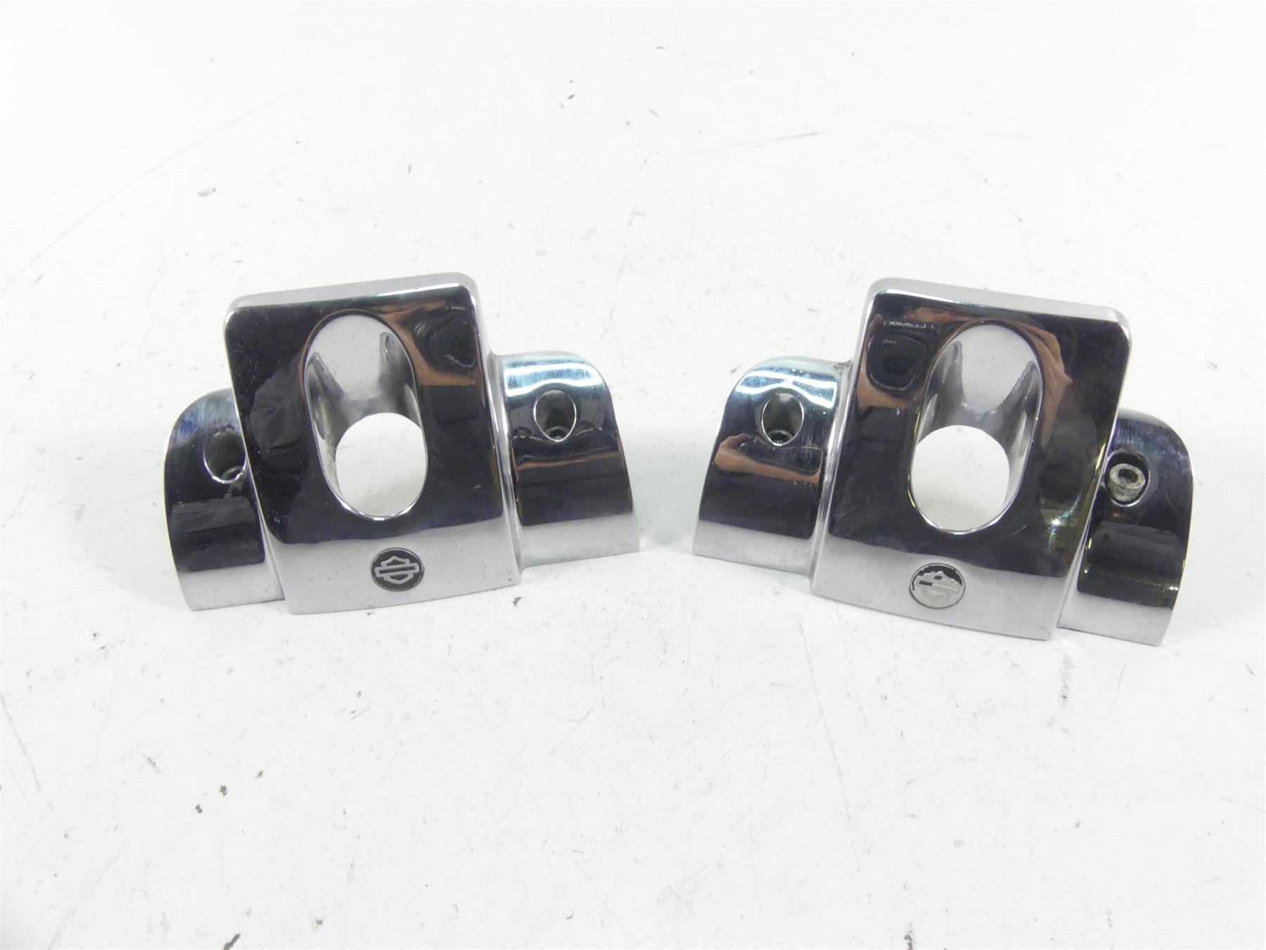 2005 Harley Touring CVO FLHTC SE Electra Glide Spark Plug Covers 43870-00 {{ shop.shopifyCountryName }} - Mototech271