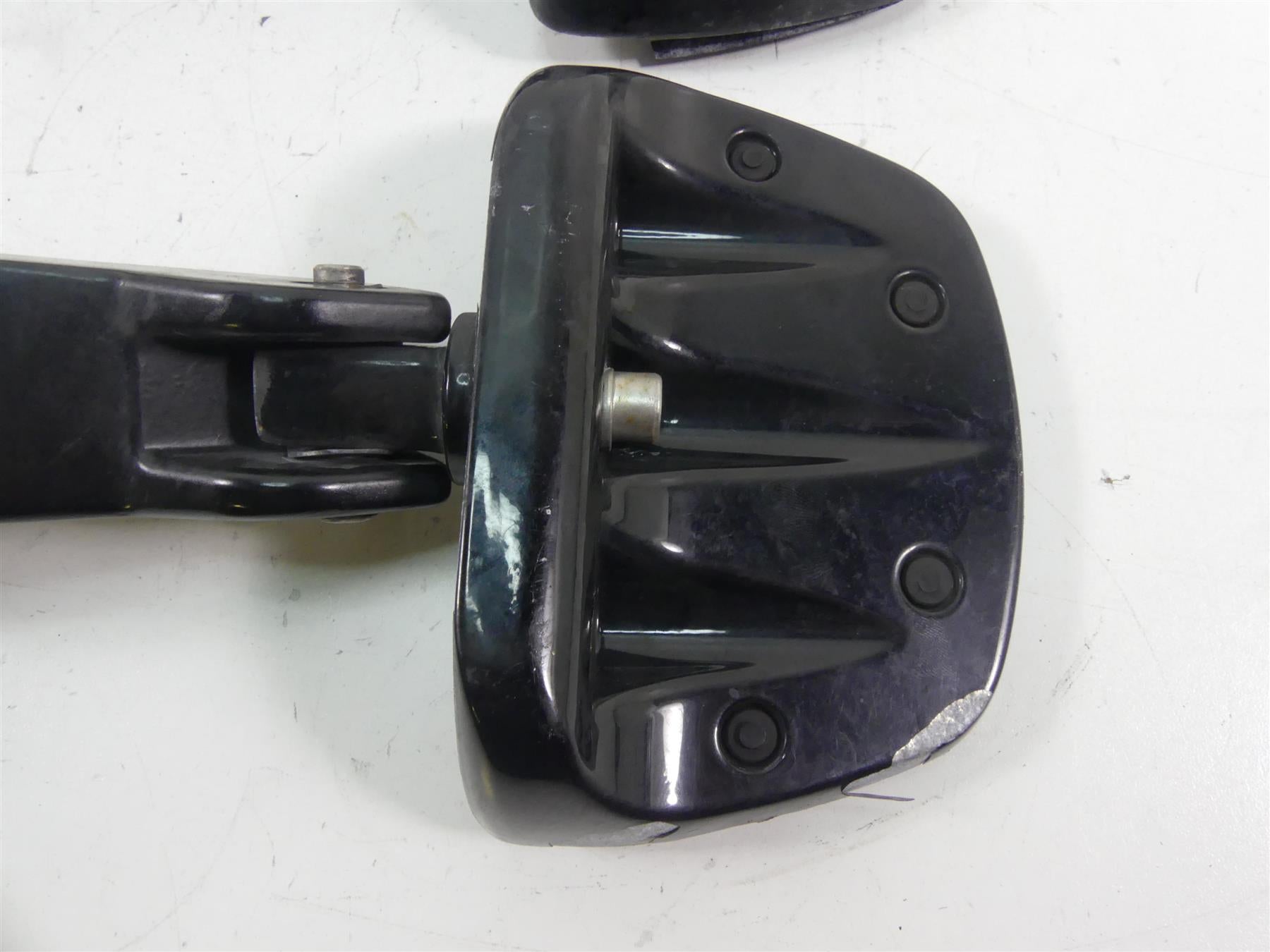 2013 Victory Cross Country Rear Passenger Footpeg Set -Read L 5136384 R 5136385 {{ shop.shopifyCountryName }} - Mototech271
