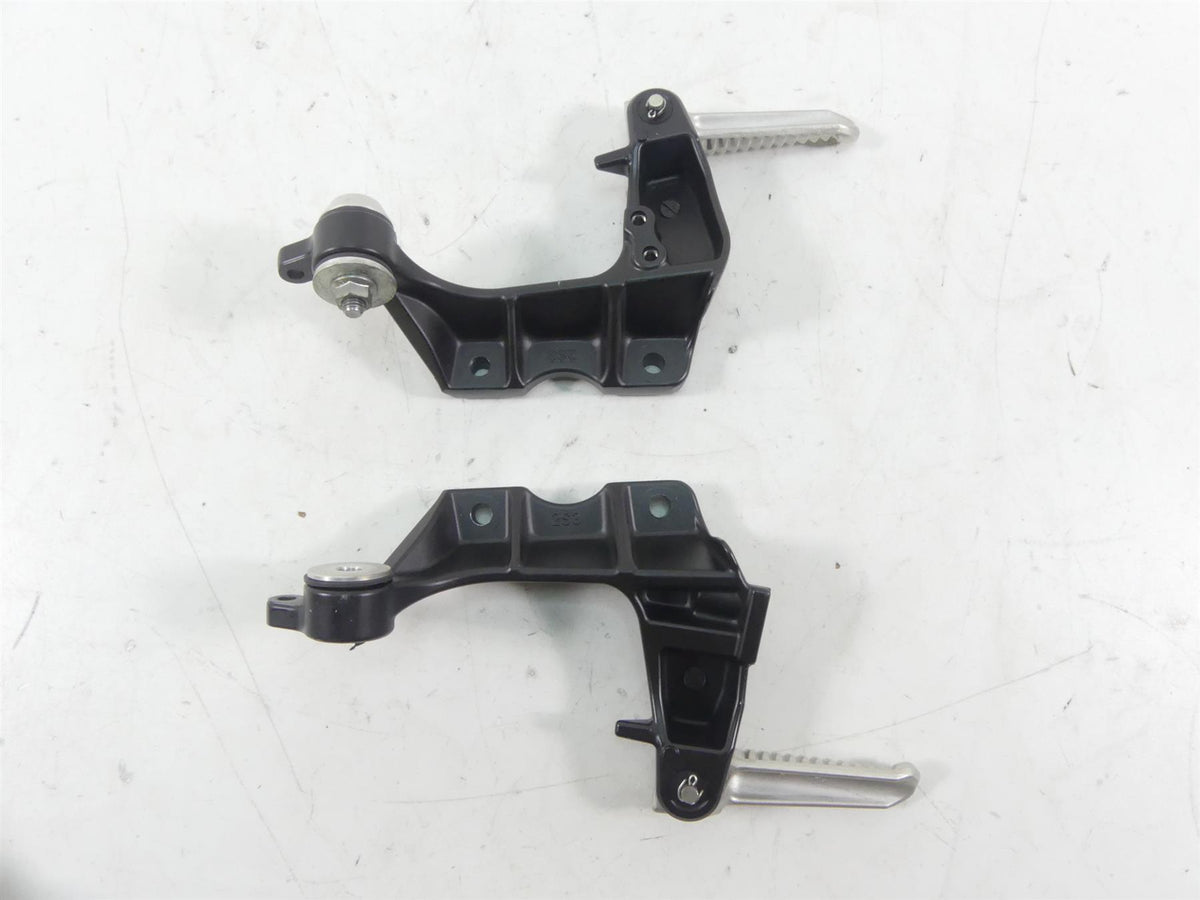 2013 Yamaha VMX17 V-Max 1700 Rear Passenger Footpeg Set - Read 2S3-27430-00-00 {{ shop.shopifyCountryName }} - Mototech271