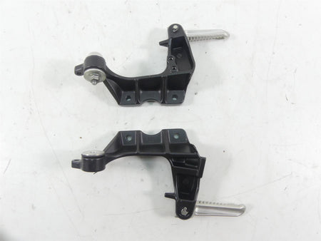 2013 Yamaha VMX17 V-Max 1700 Rear Passenger Footpeg Set - Read 2S3-27430-00-00 {{ shop.shopifyCountryName }} - Mototech271