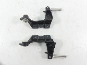 2013 Yamaha VMX17 V-Max 1700 Rear Passenger Footpeg Set - Read 2S3-27430-00-00