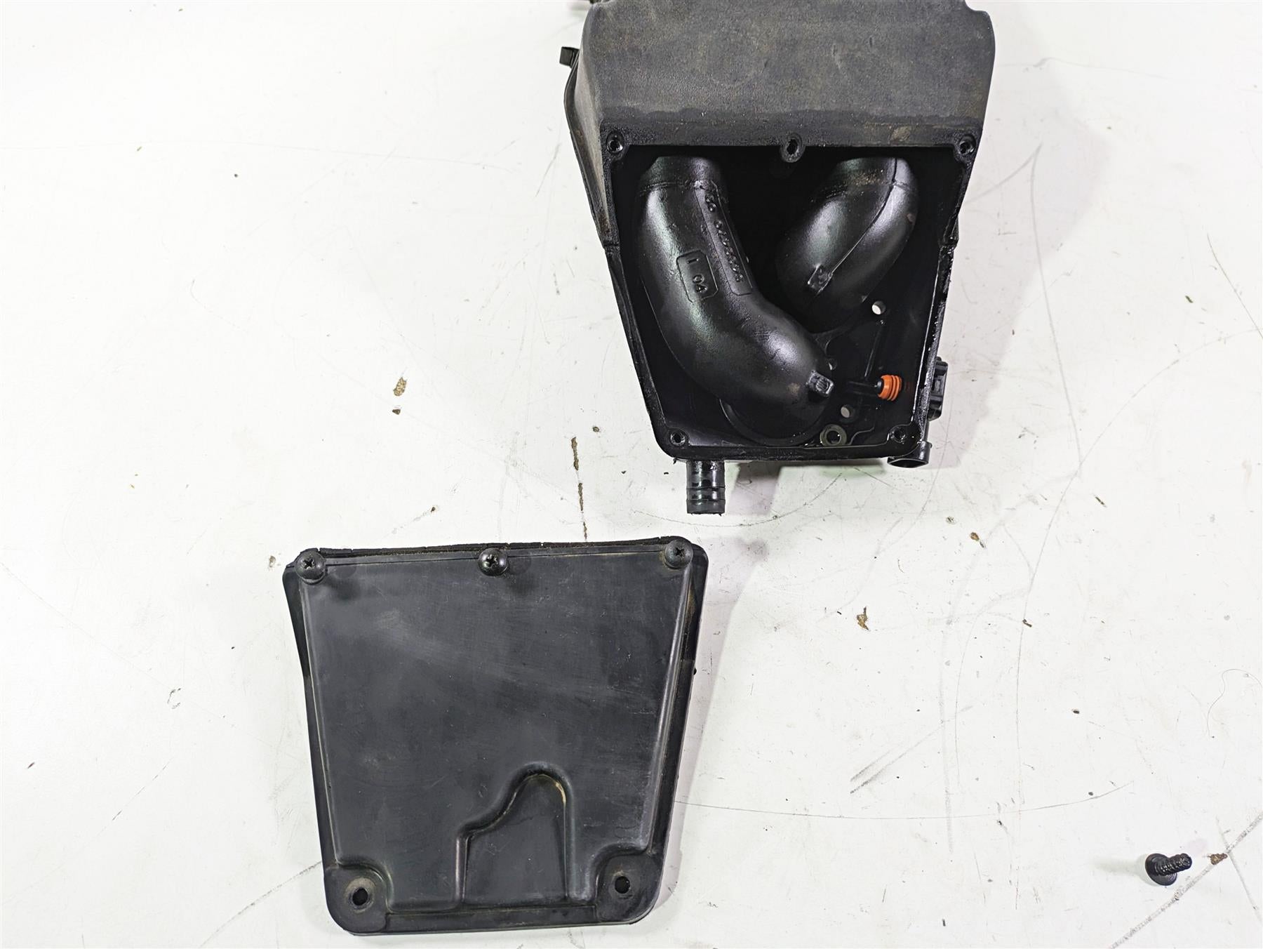 2004 Victory Kingpin Air Box Cleaner Filter Breather 1013720 {{ shop.shopifyCountryName }} - Mototech271