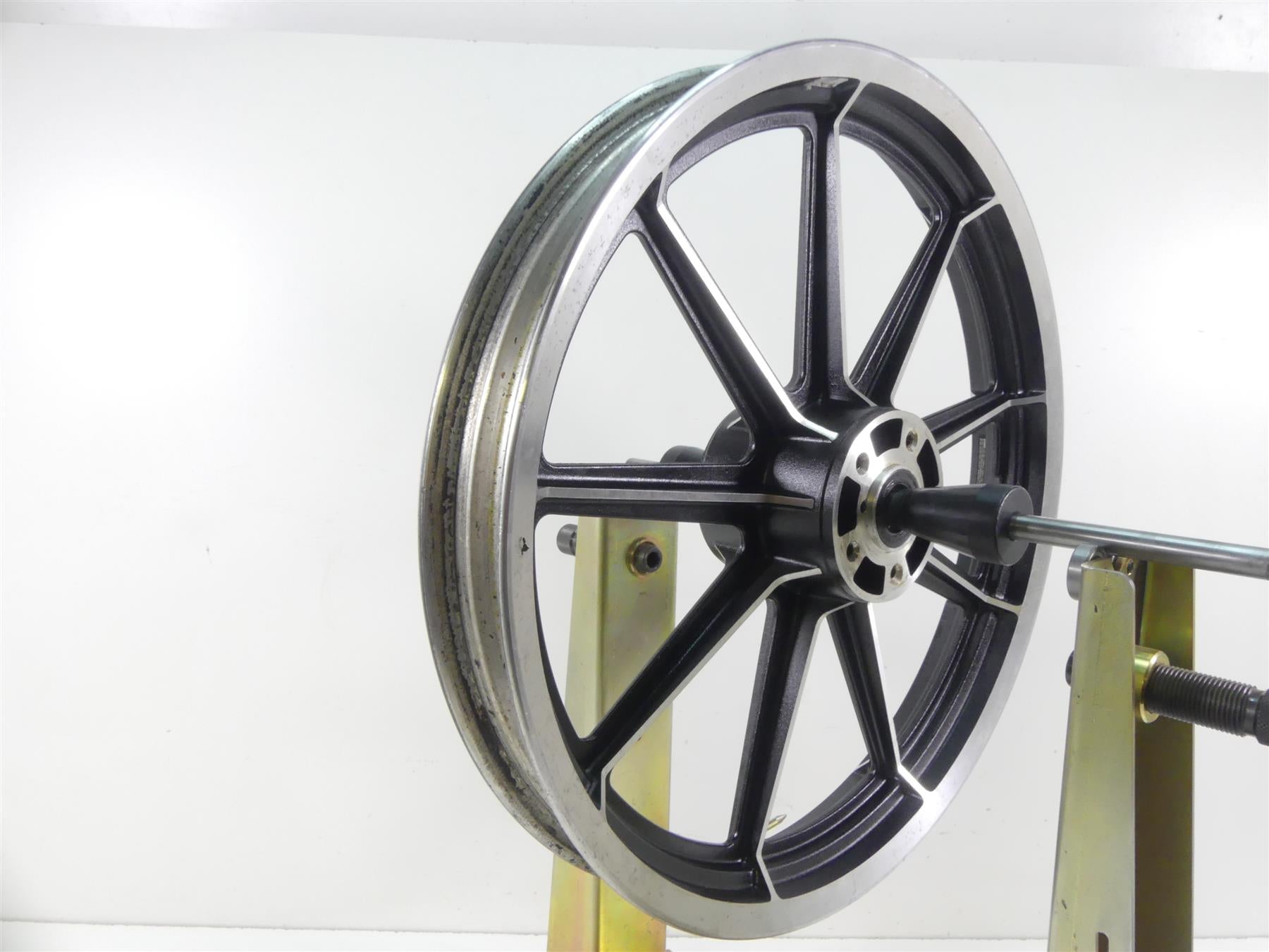 1993 Harley Dyna FXDL Low Rider Front 9 Spoke Cast Wheel Rim 19x2