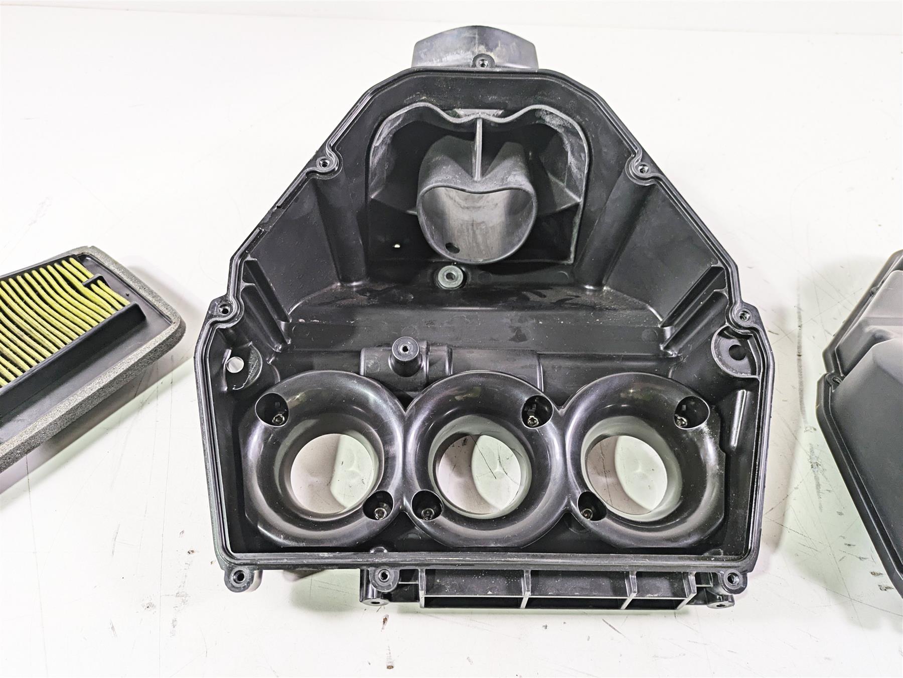 2020 Triumph Daytona 765 Moto2 Air Box Cleaner Breather Set T2209874 {{ shop.shopifyCountryName }} - Mototech271