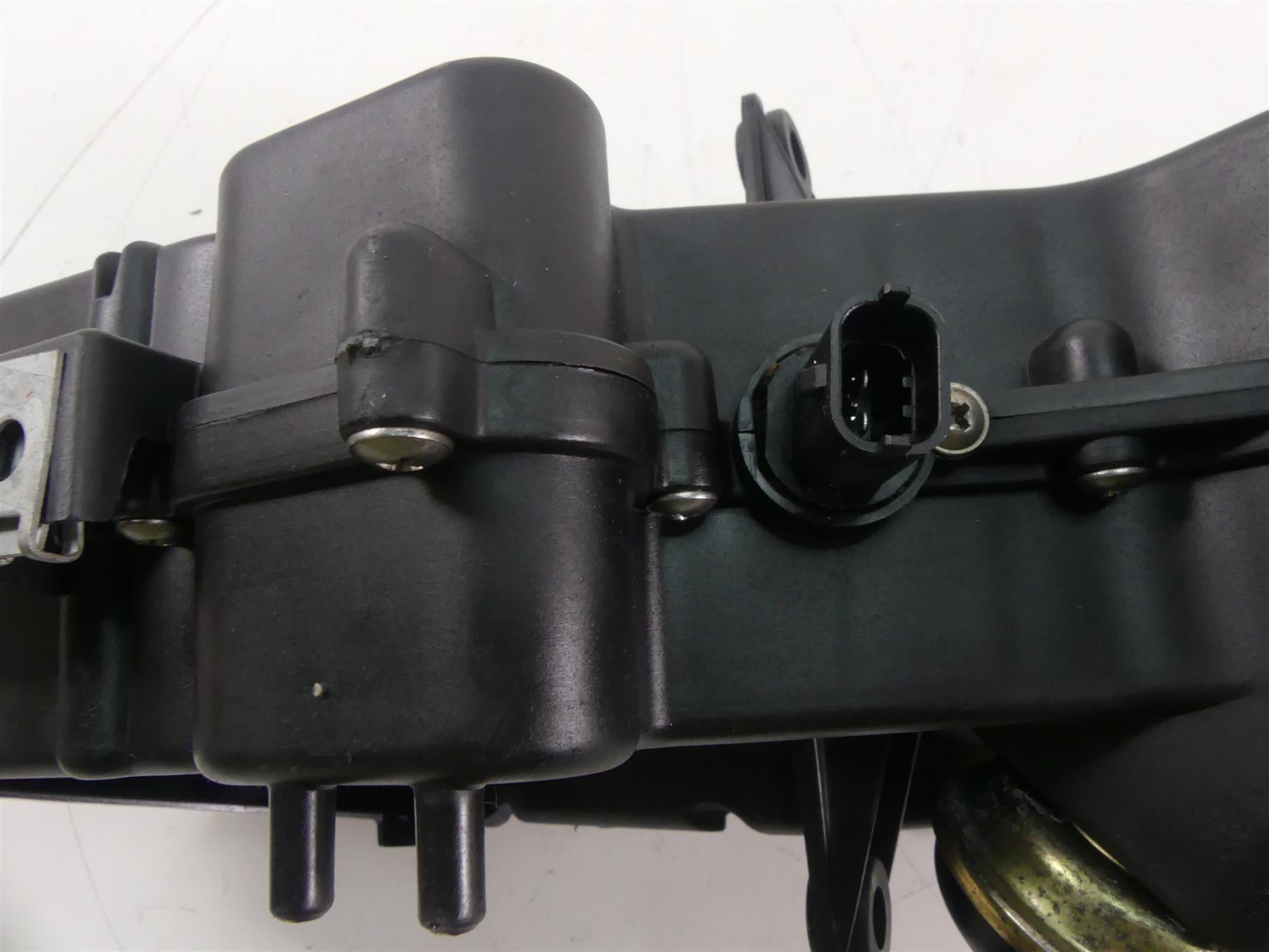 2004 Aprilia RSV 2 1000R Mille Front Center Air Inlet Duct Scoop AP8158114 {{ shop.shopifyCountryName }} - Mototech271