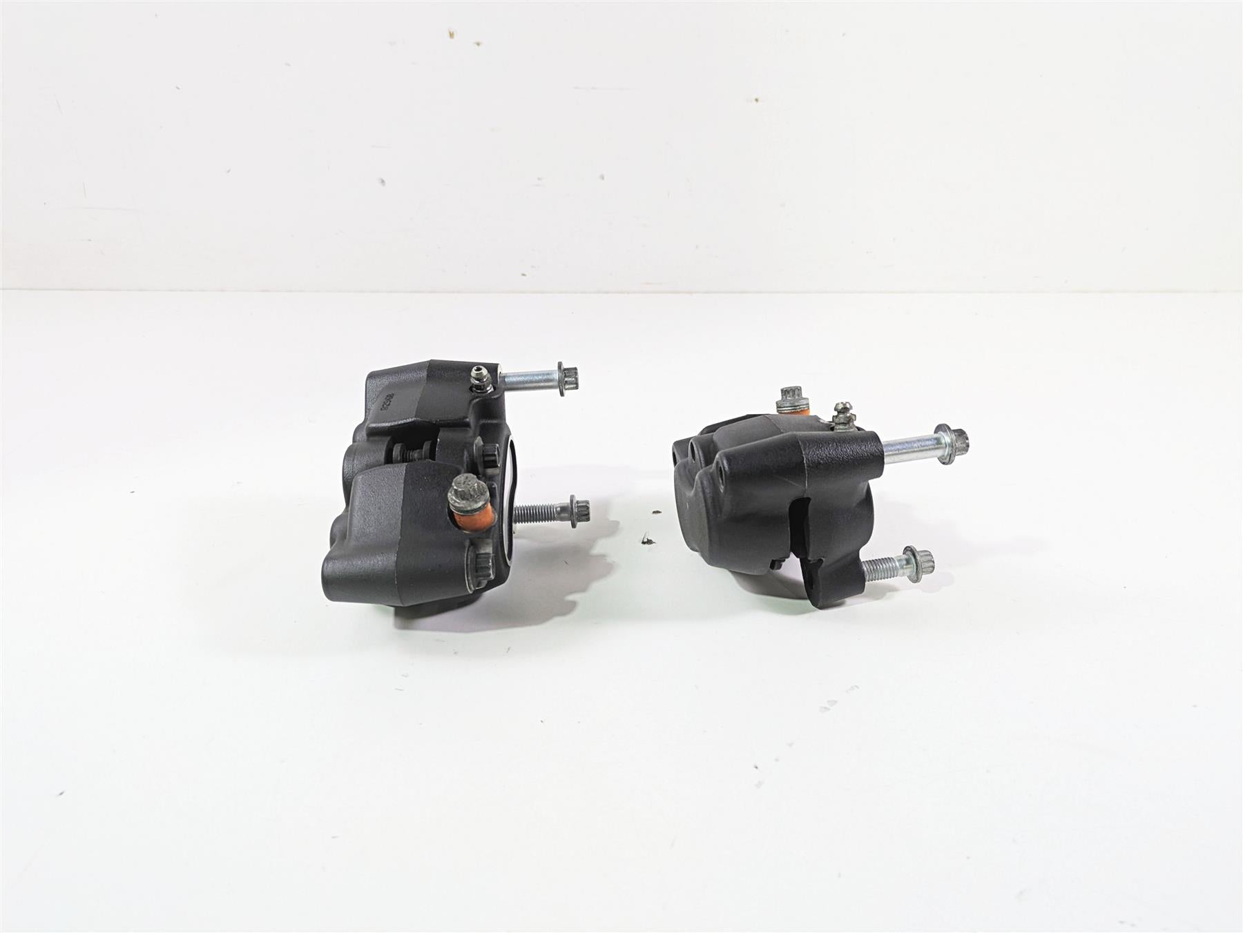 2016 Harley FXDF Dyna Fat Bob Front Brake Caliper Set 41300001 41300002 {{ shop.shopifyCountryName }} - Mototech271
