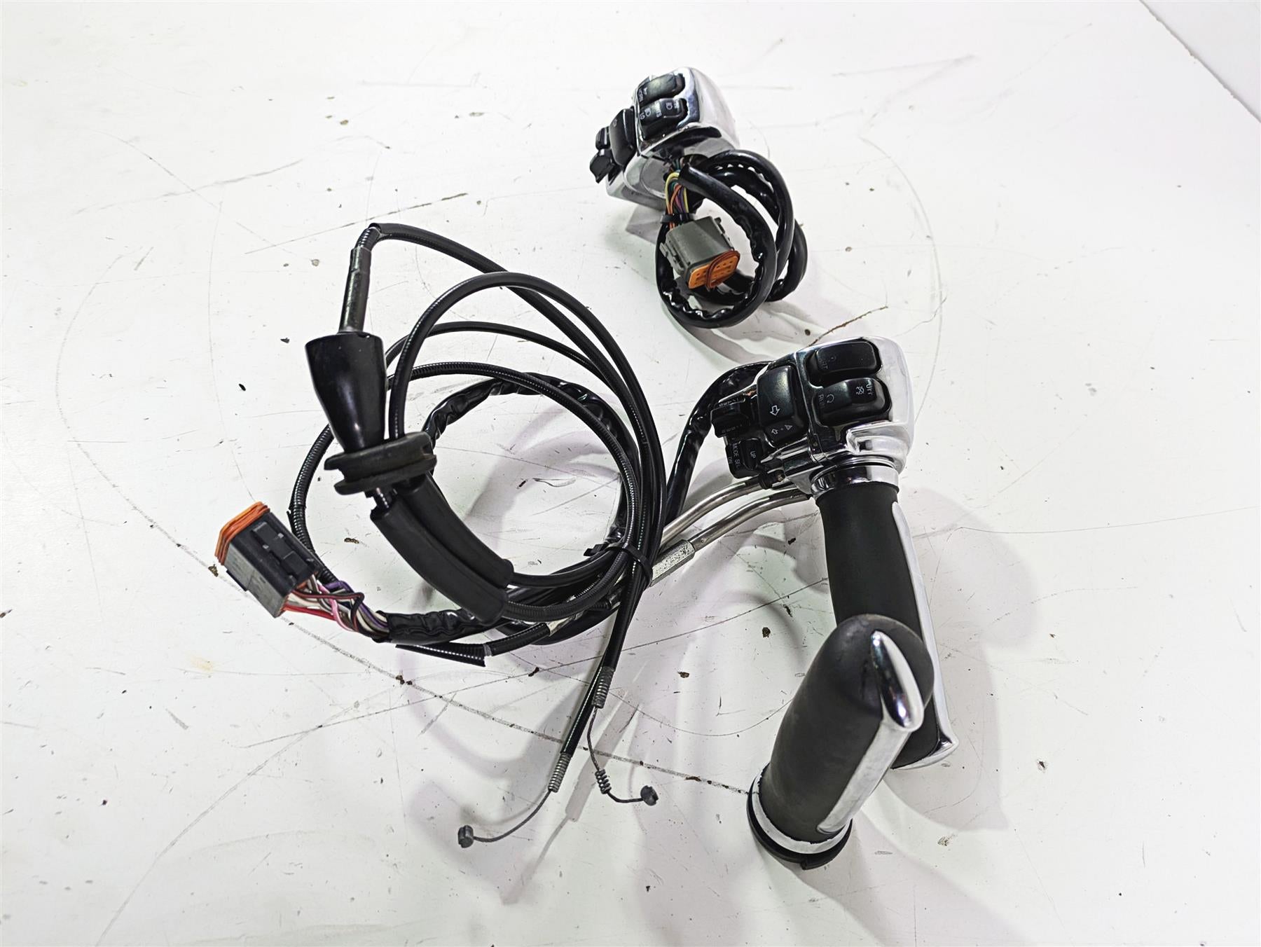 2003 Harley Touring FLHTCUI E-Glide 100th Chrome Control Switch Set 71597-96 {{ shop.shopifyCountryName }} - Mototech271