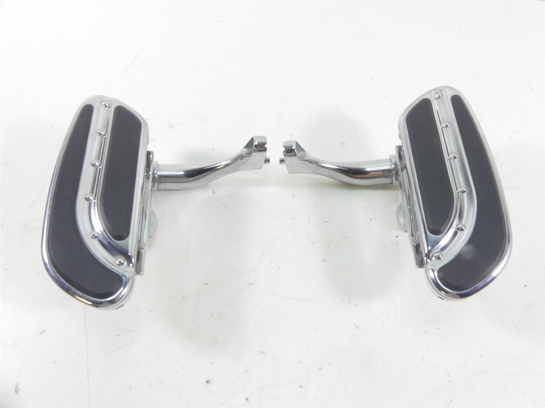 2007 Harley Touring FLHTCU SE CVO Electra Glide Rear Floor Board Set 50700-04