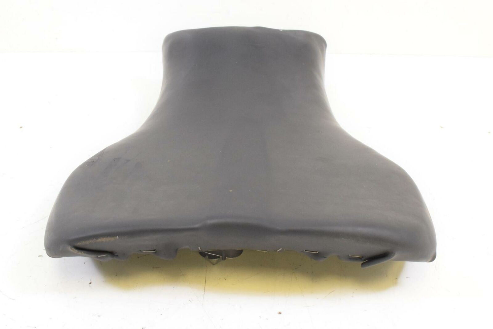 2009 Triumph Daytona 675 Front Rider Driver Seat Saddle T2306402 {{ shop.shopifyCountryName }} - Mototech271