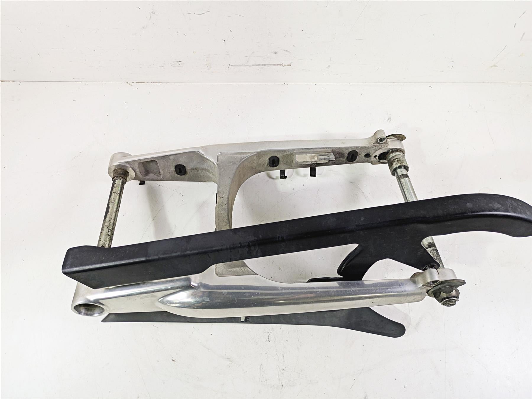 2013 Harley VRSCF Muscle Rod Swingarm Swing Arm & Guards 48606-07A 48604-07A | Mototech271