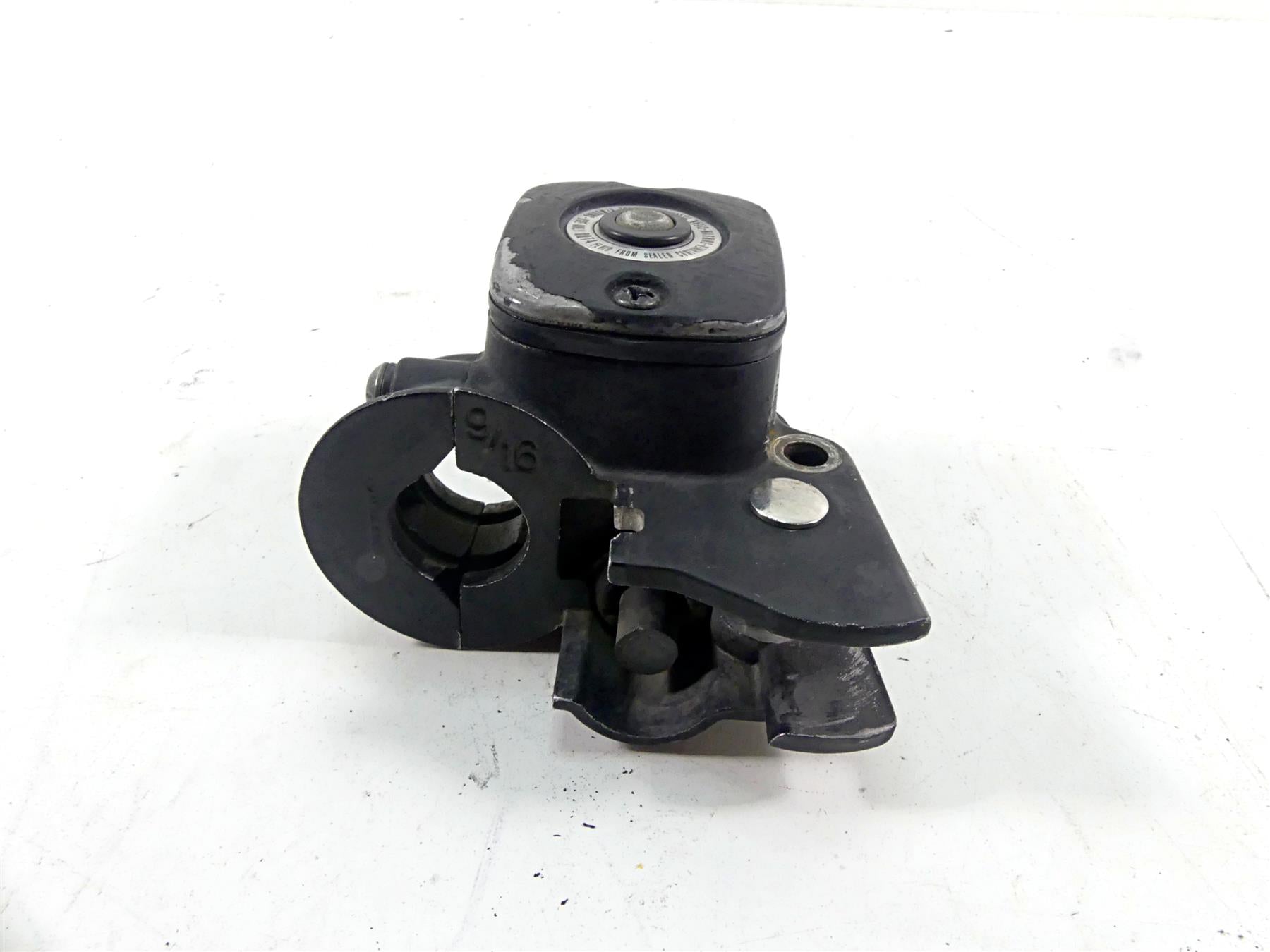 2011 Harley Softail FXS Blackline Front Brake Master Cylinder 9/16" 45029-11D {{ shop.shopifyCountryName }} - Mototech271