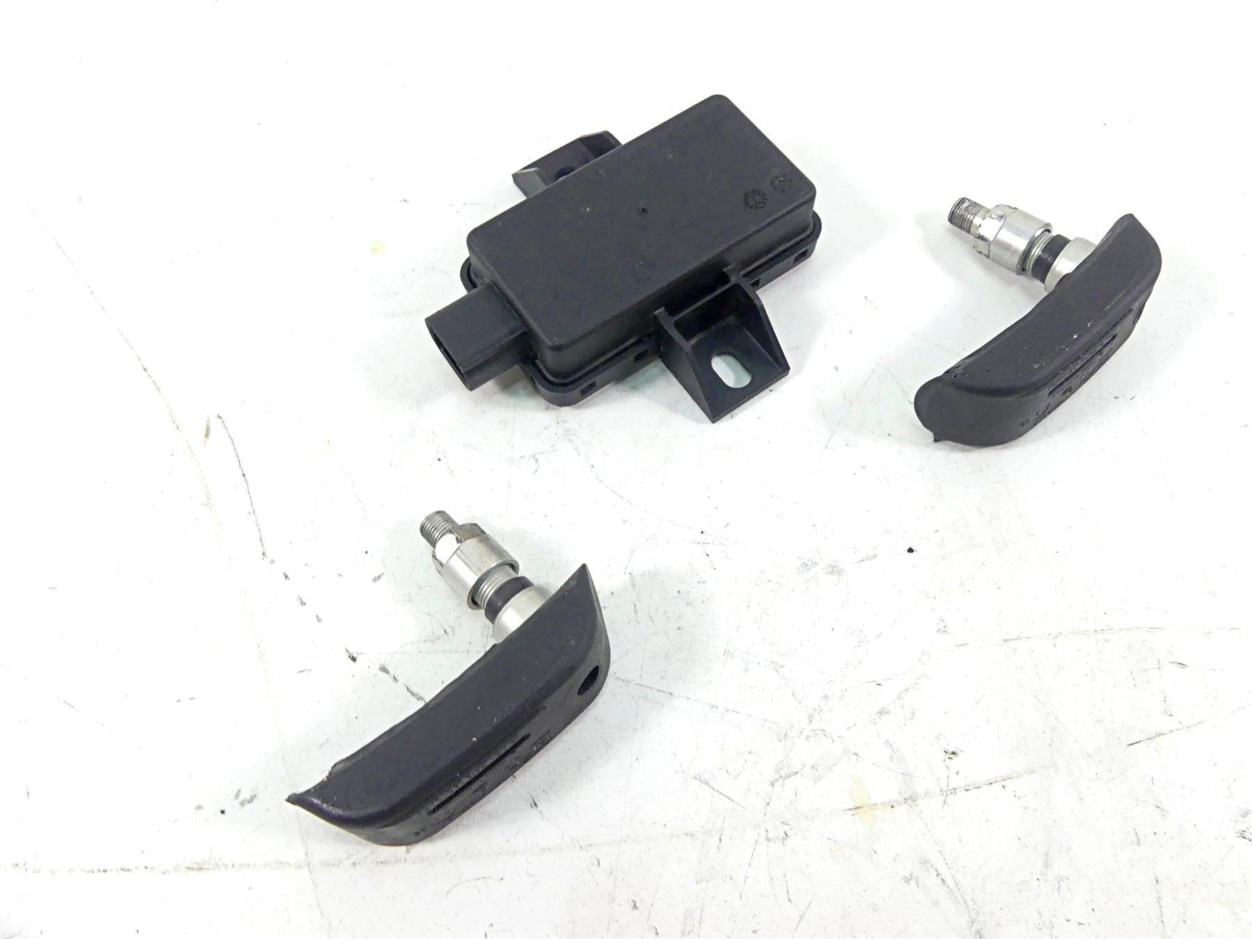 2016 BMW R1200GS Adv K51 Rdc Tire Pressure Module & Tire Sensors 65758546222 {{ shop.shopifyCountryName }} - Mototech271
