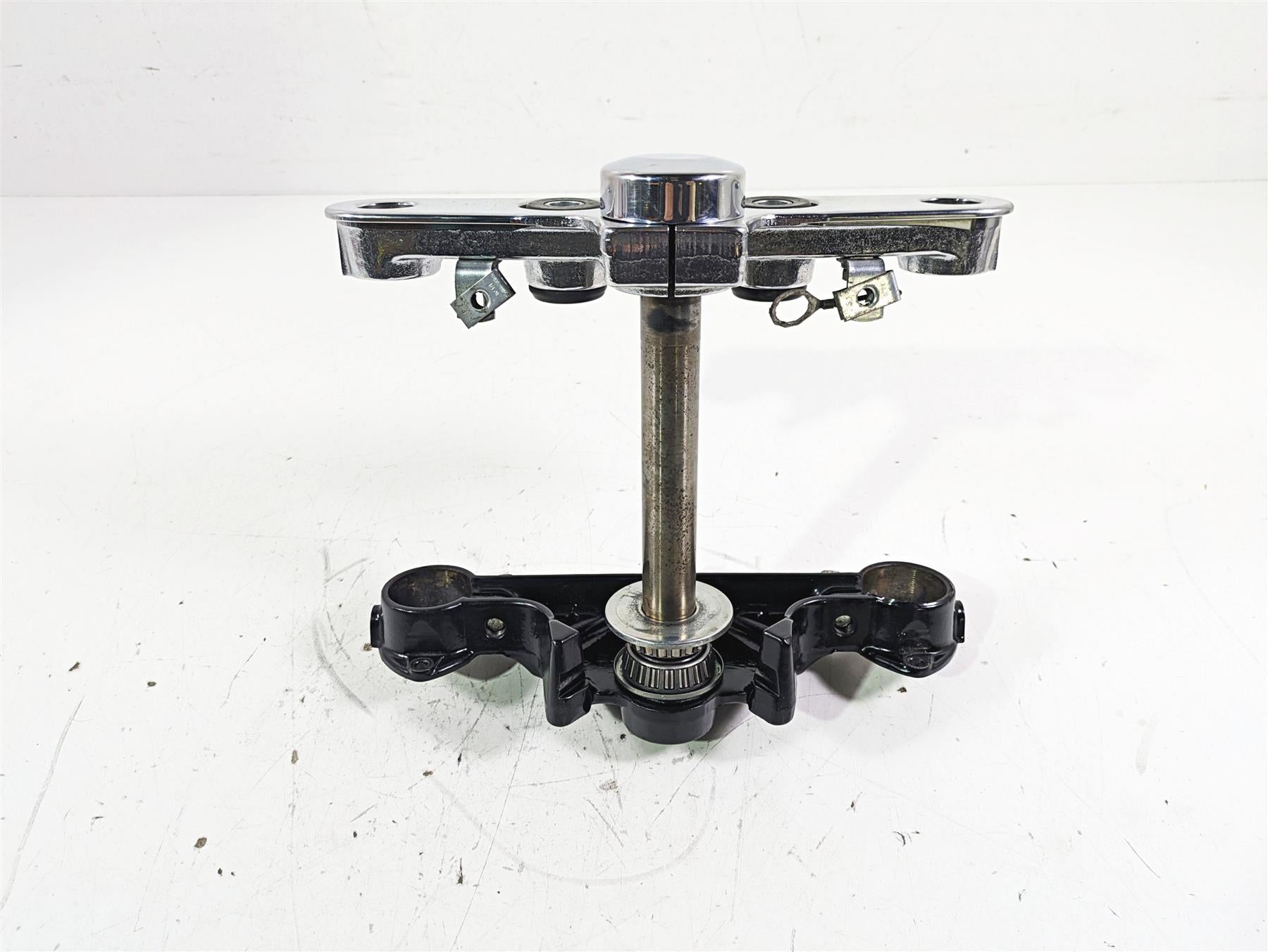 2005 Harley Softail FLSTFSE CVO Fat Boy Lower & Upper Triple Tree Set 45605-00A {{ shop.shopifyCountryName }} - Mototech271