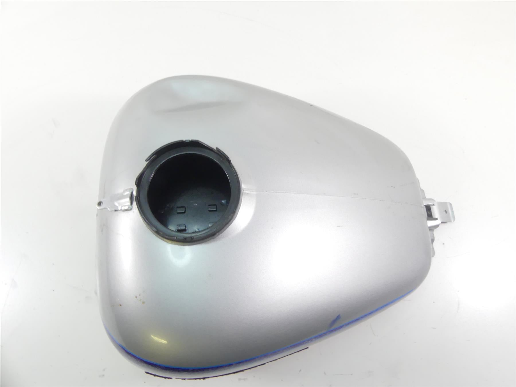 2010 Harley Touring FLHX Street Glide Fuel Gas Petrol Tank -Dented 61356-08 {{ shop.shopifyCountryName }} - Mototech271