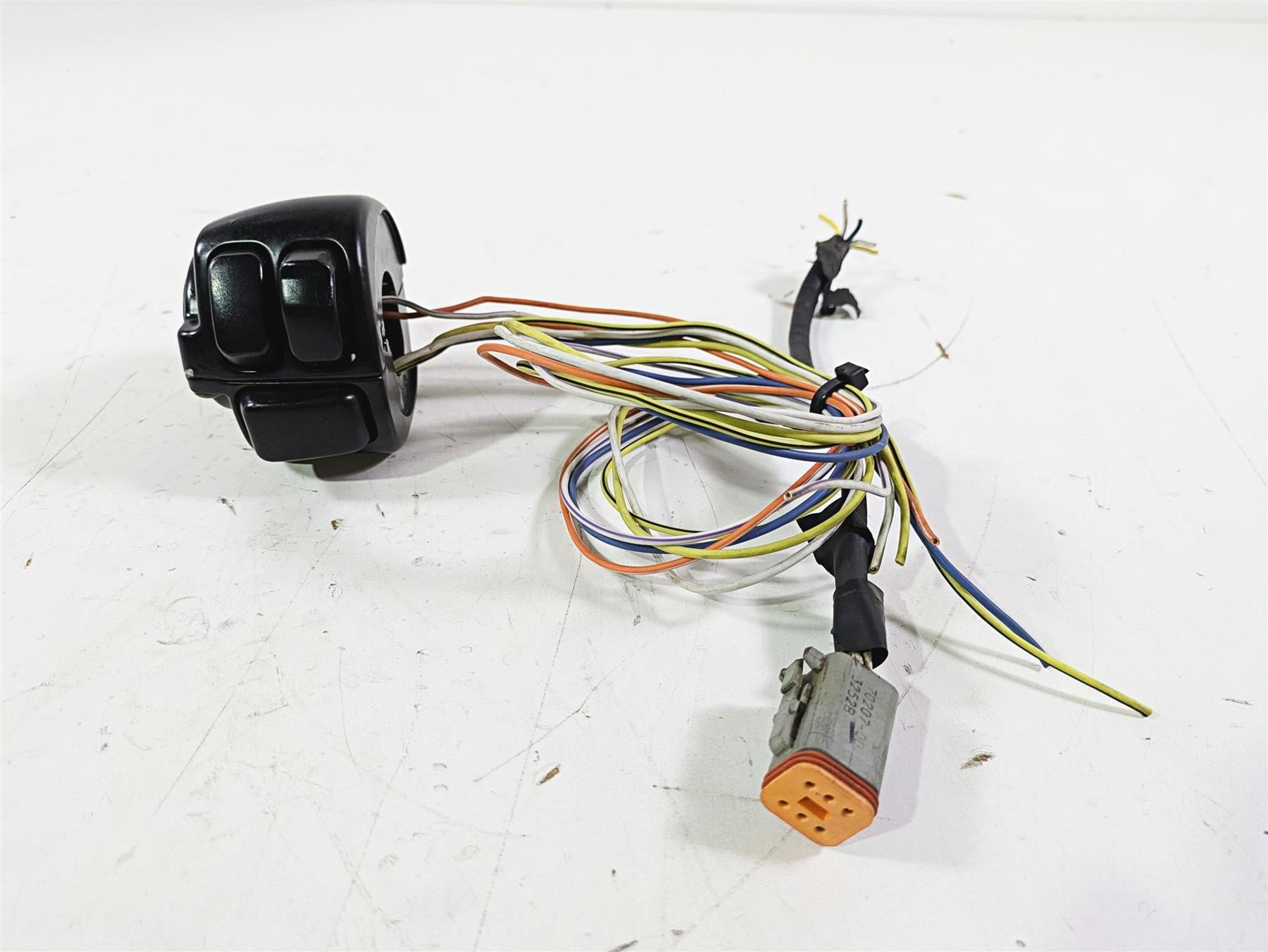 2003 Harley Softail FXSTDI Deuce 100th Left Hand Control Switch - Read 71682-06A {{ shop.shopifyCountryName }} - Mototech271