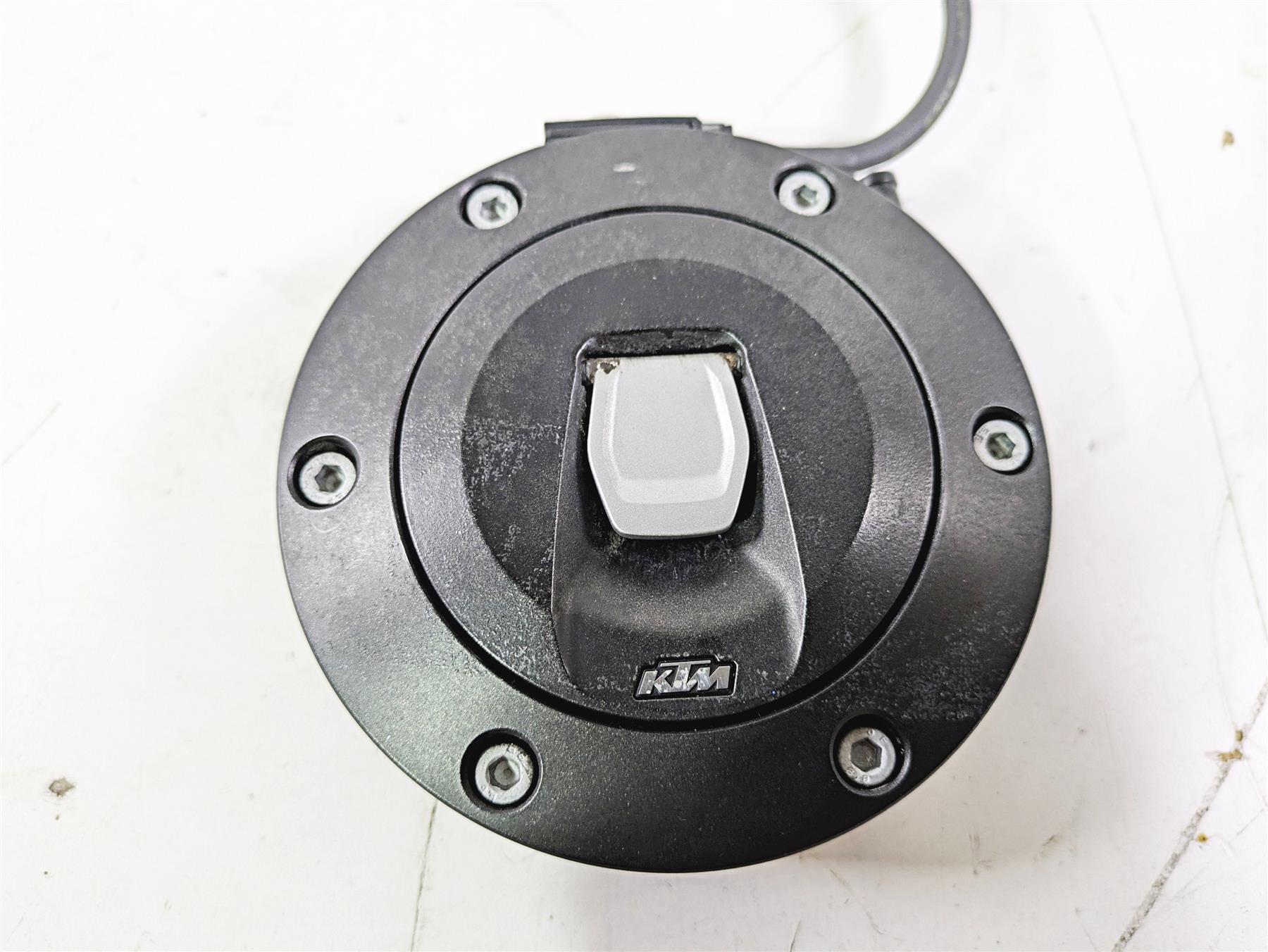 2022 KTM 1290 Super Adventure S Keyless Fuel Gas Tank Lid 61907008000 {{ shop.shopifyCountryName }} - Mototech271