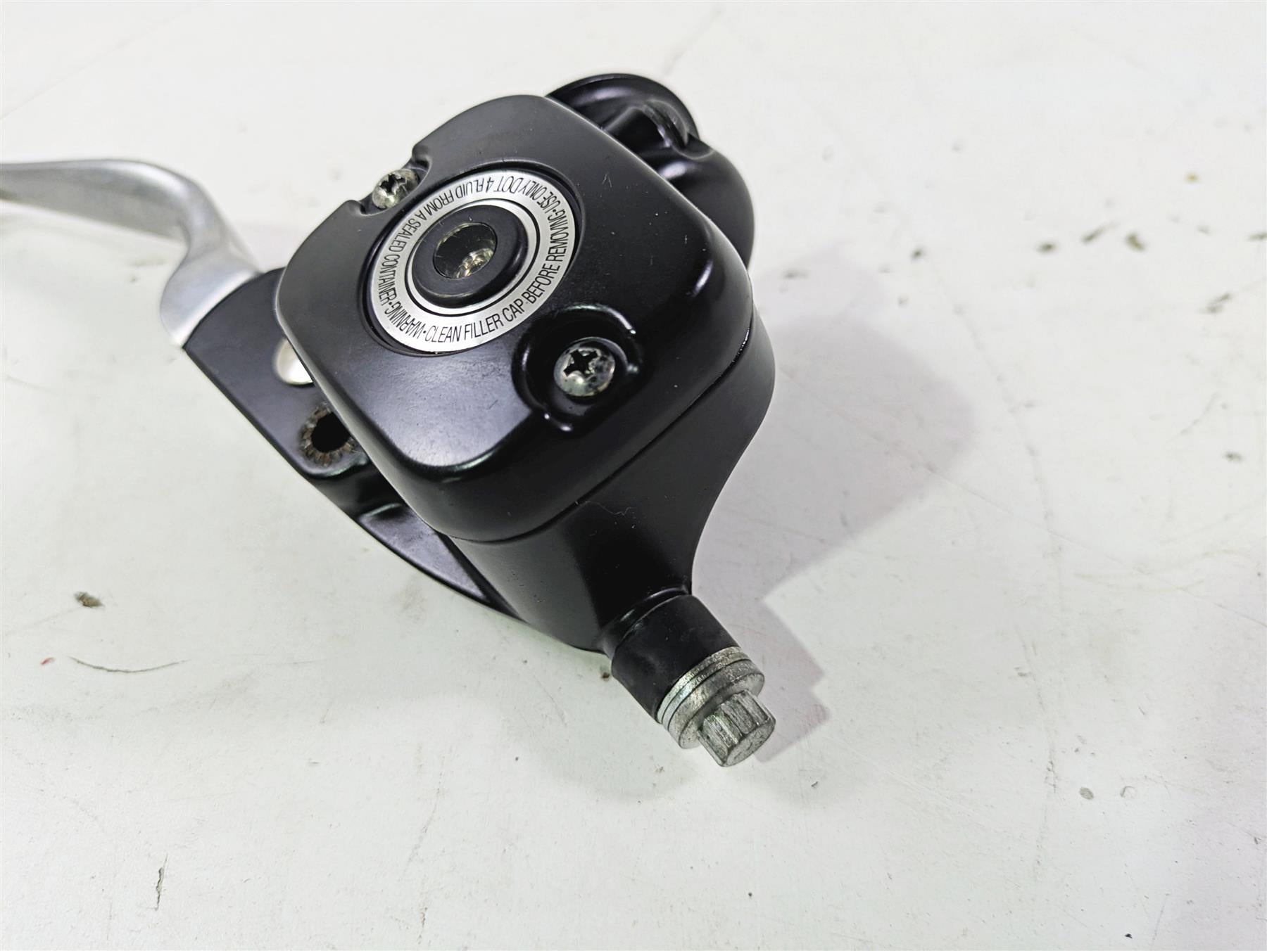 2015 Harley FXDL Dyna Low Rider Front Brake Master Cylinder 11/16 45170-08F {{ shop.shopifyCountryName }} - Mototech271