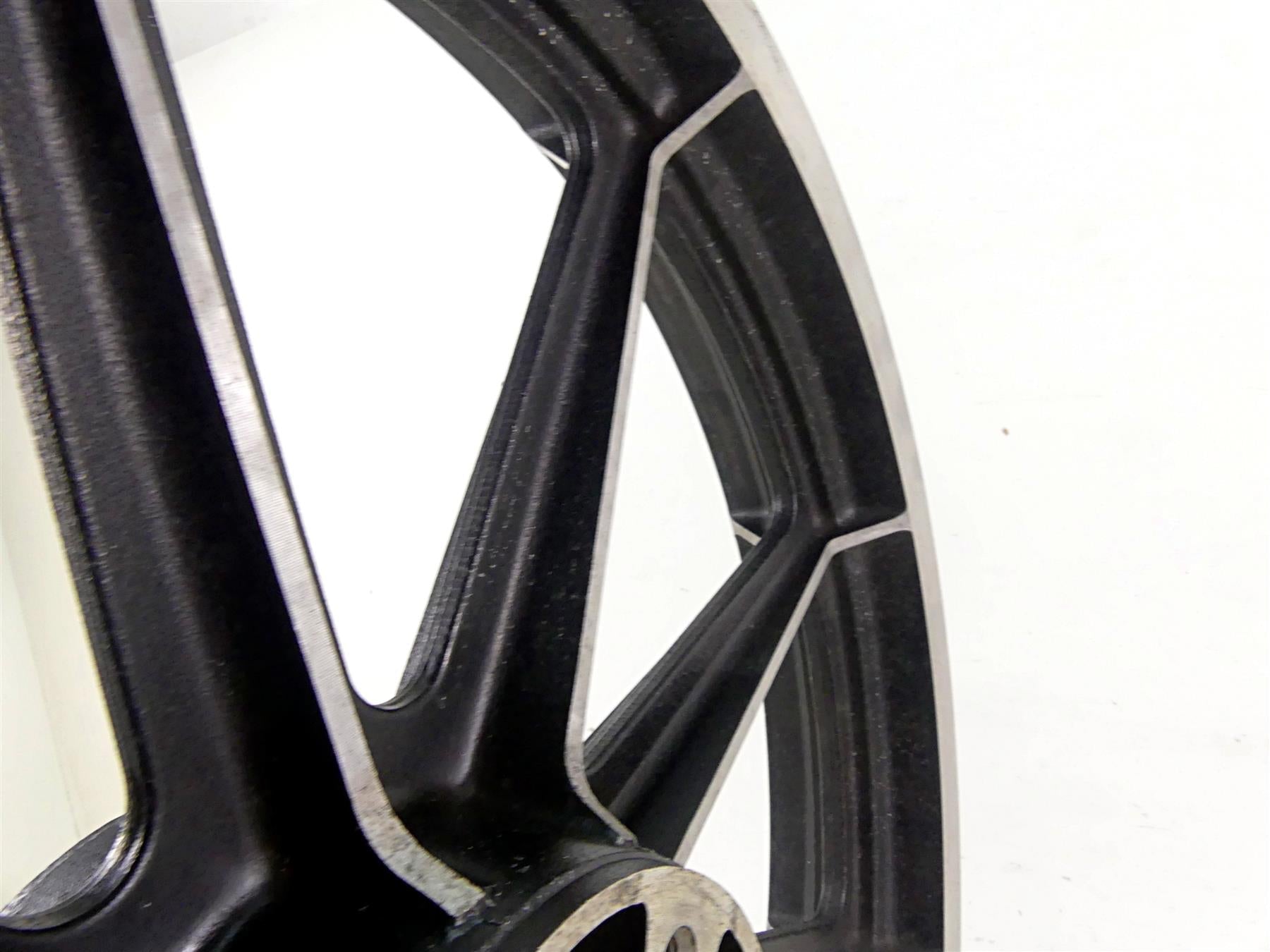 1979 Harley Sportster XLS1000 Roadster Front Wheel Rim 9 Spoke 19x2.15 43499-84 {{ shop.shopifyCountryName }} - Mototech271