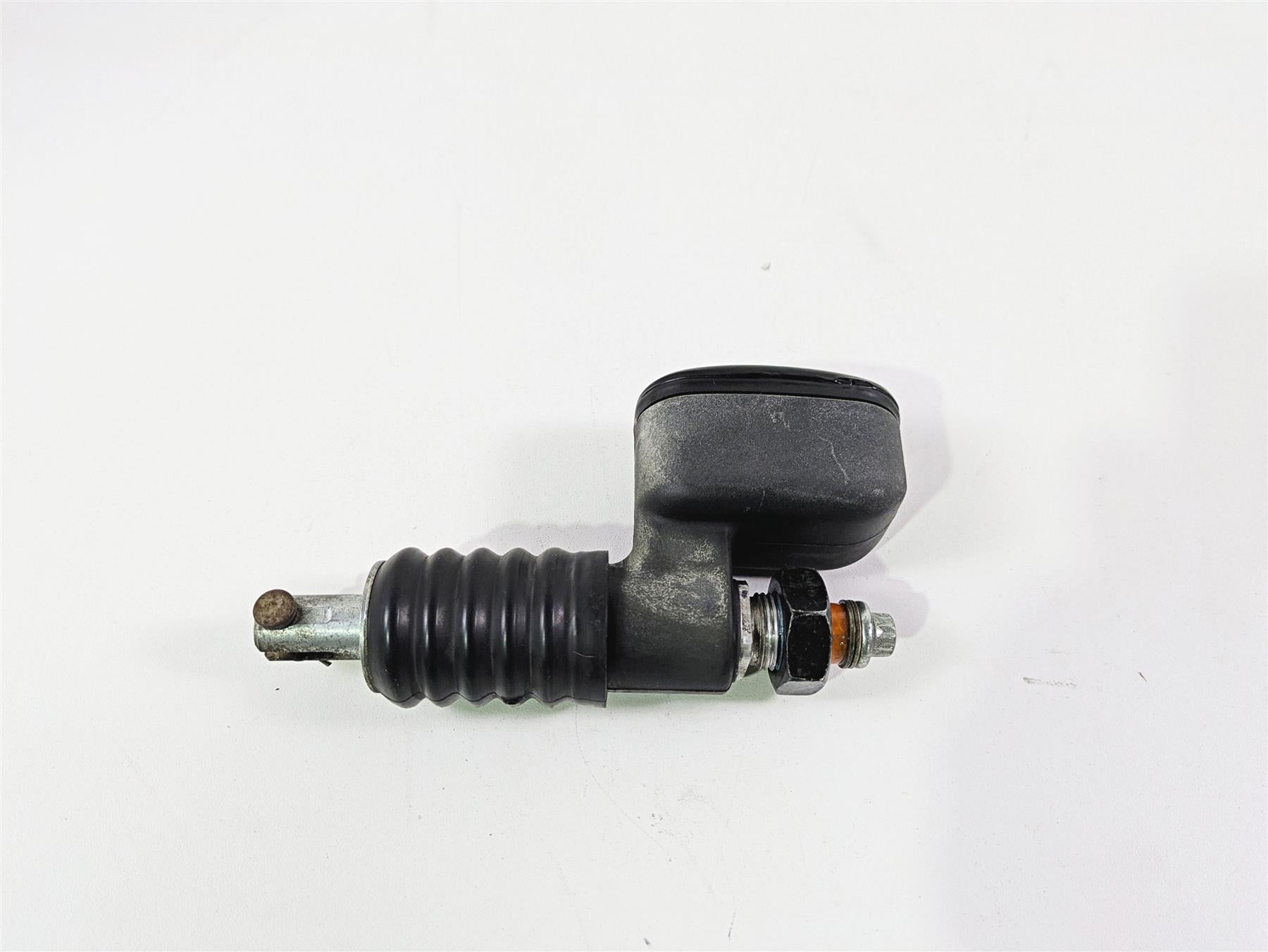 2004 Harley Softail FXSTDI Deuce Rear Brake Master Cylinder 41755-99F {{ shop.shopifyCountryName }} - Mototech271