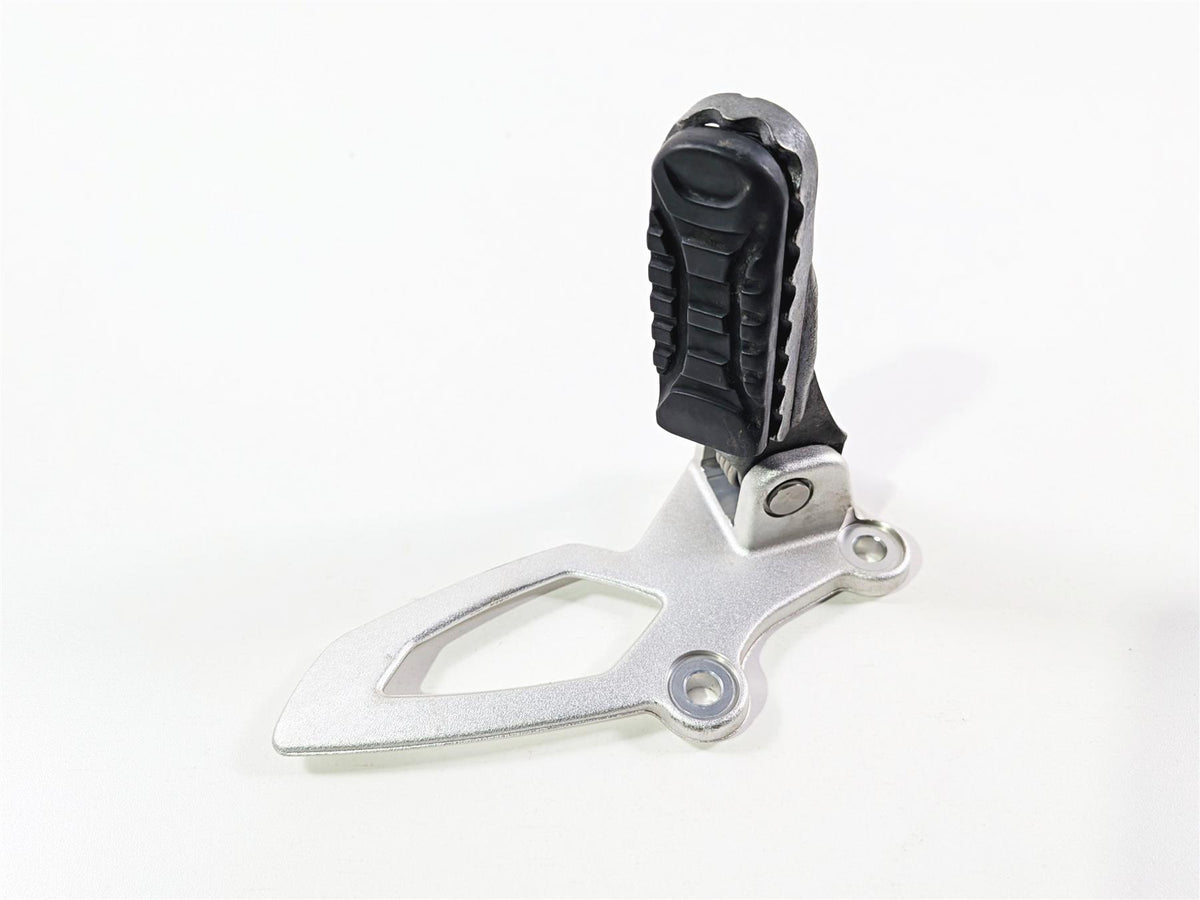 2023 BMW R nineT Scrambler K23 Left Footpeg Foot Peg Rest 46718558717 {{ shop.shopifyCountryName }} - Mototech271