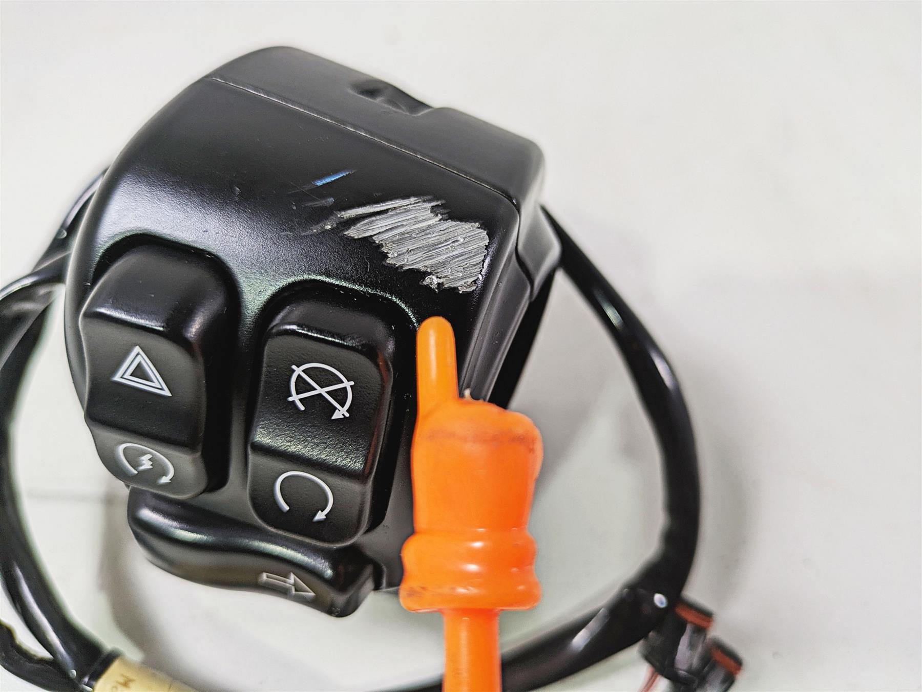 2020 Harley Touring FLHT Electra Glide Right Hand Control Switch 71500127C {{ shop.shopifyCountryName }} - Mototech271