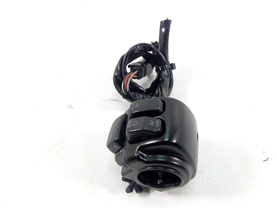 2015 Harley VRSCF Muscle V-Rod Right Hand Control Switch - Read 71684-06A {{ shop.shopifyCountryName }} - Mototech271