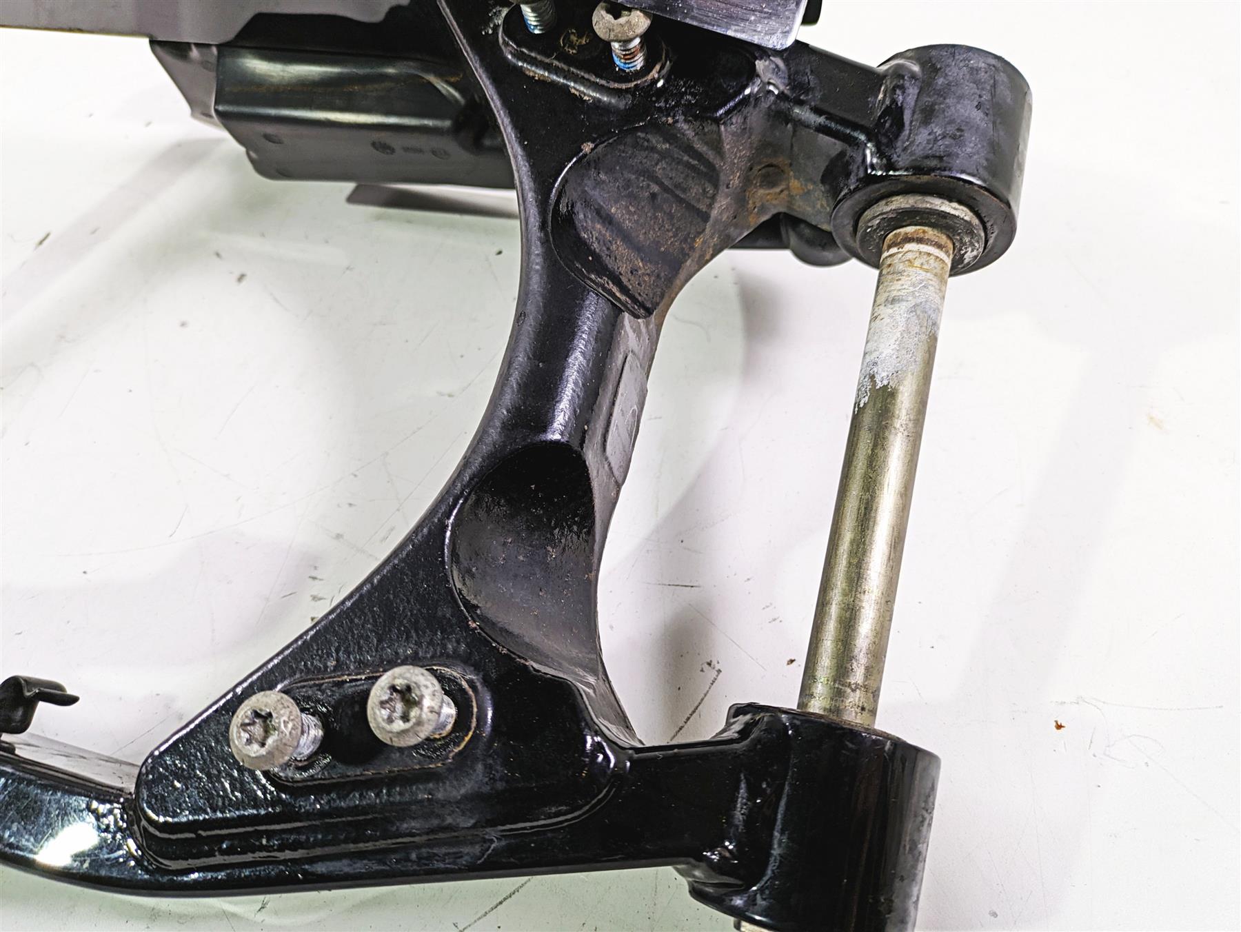 2012 Harley FLD Dyna Switchback Rear Swingarm & Belt Guards 47820-10 {{ shop.shopifyCountryName }} - Mototech271
