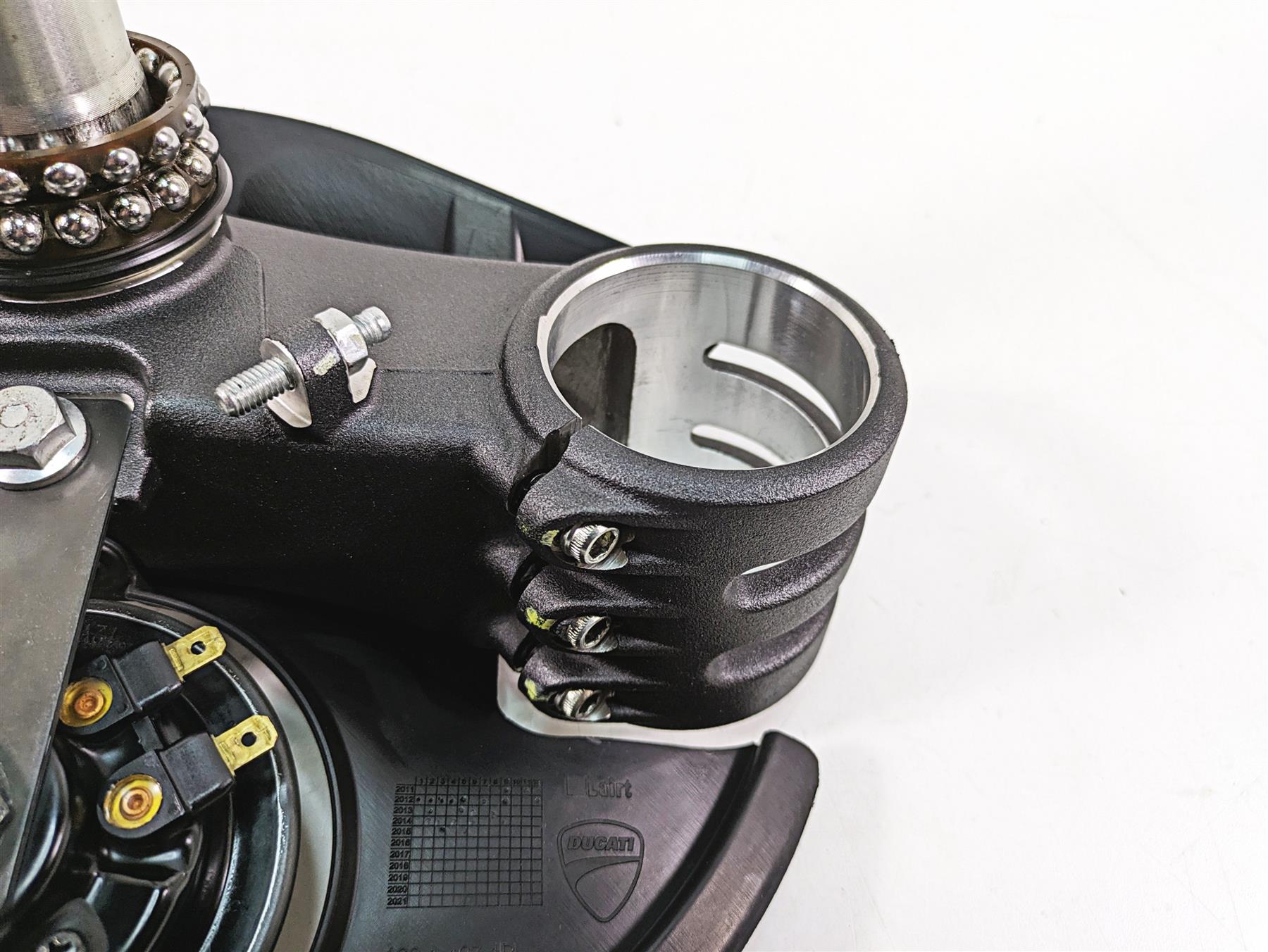 2016 Ducati Panigale 1299 S Lower Triple Tree 58mm Clamp Ohlins 34220681AA {{ shop.shopifyCountryName }} - Mototech271