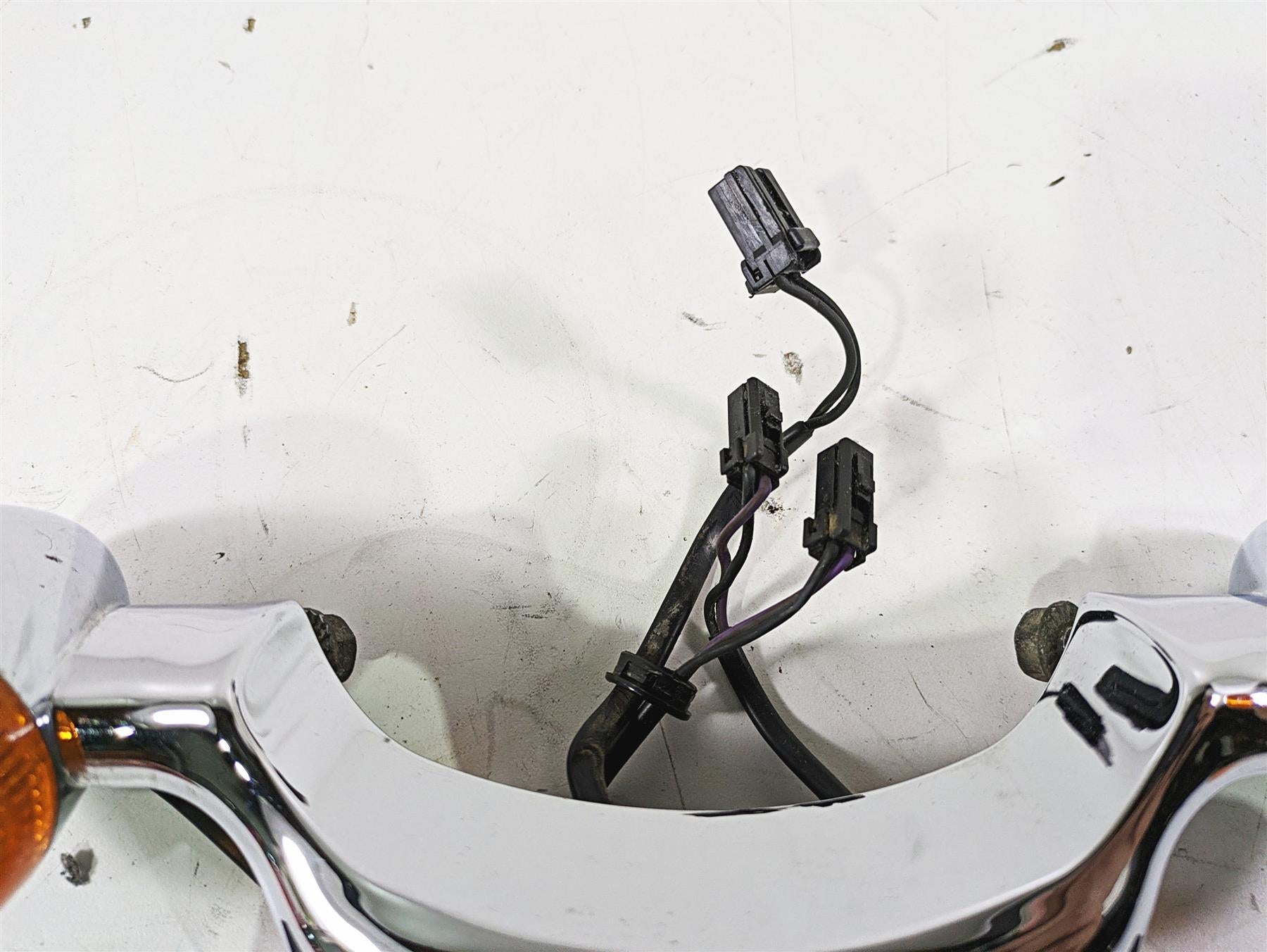 2012 Harley FLD Dyna Switchback Rear Chrome Blinker Turn Signal Bar 68629-05 {{ shop.shopifyCountryName }} - Mototech271