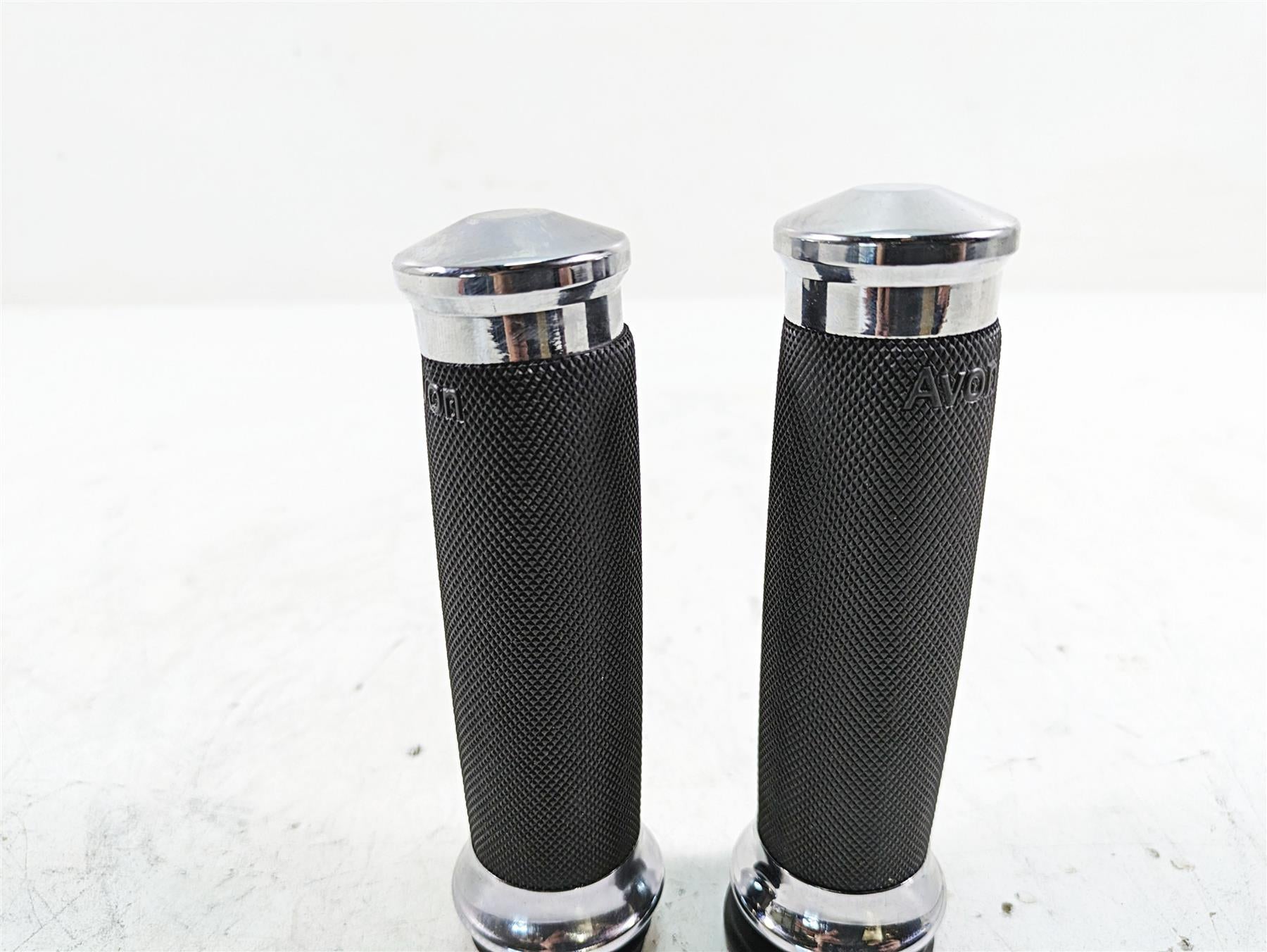 2010 Harley Touring FLHTCU Electra Glide Nice Avon Hand Grip Set CC-85-CH-FLY {{ shop.shopifyCountryName }} - Mototech271